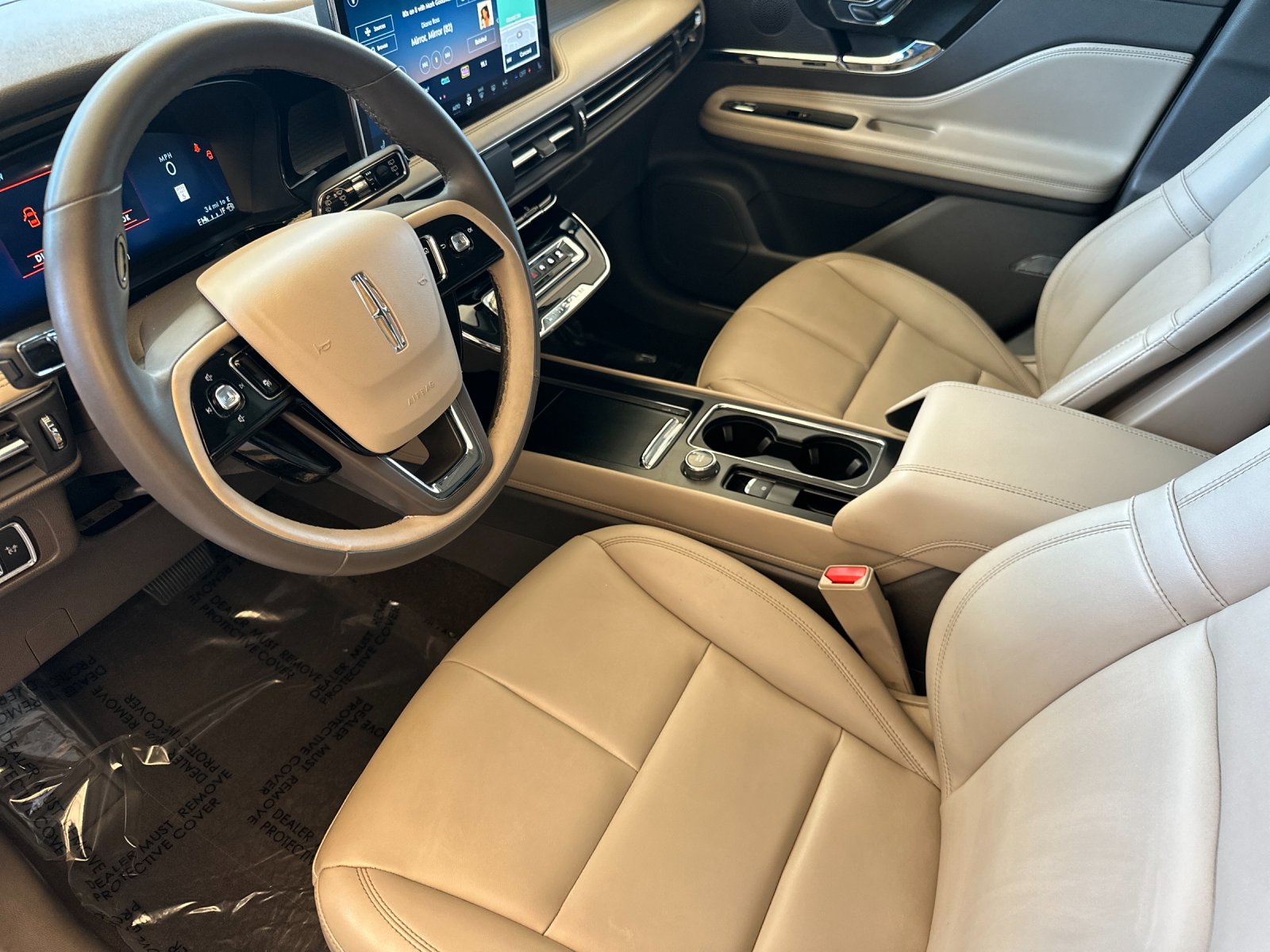 Used 2023 White Lincoln Standard image 9