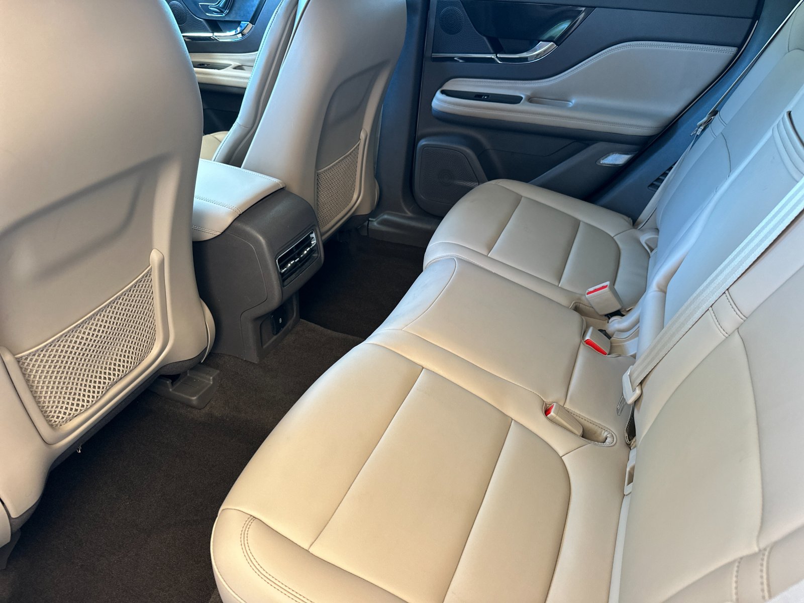 Used 2023 White Lincoln Standard image 11