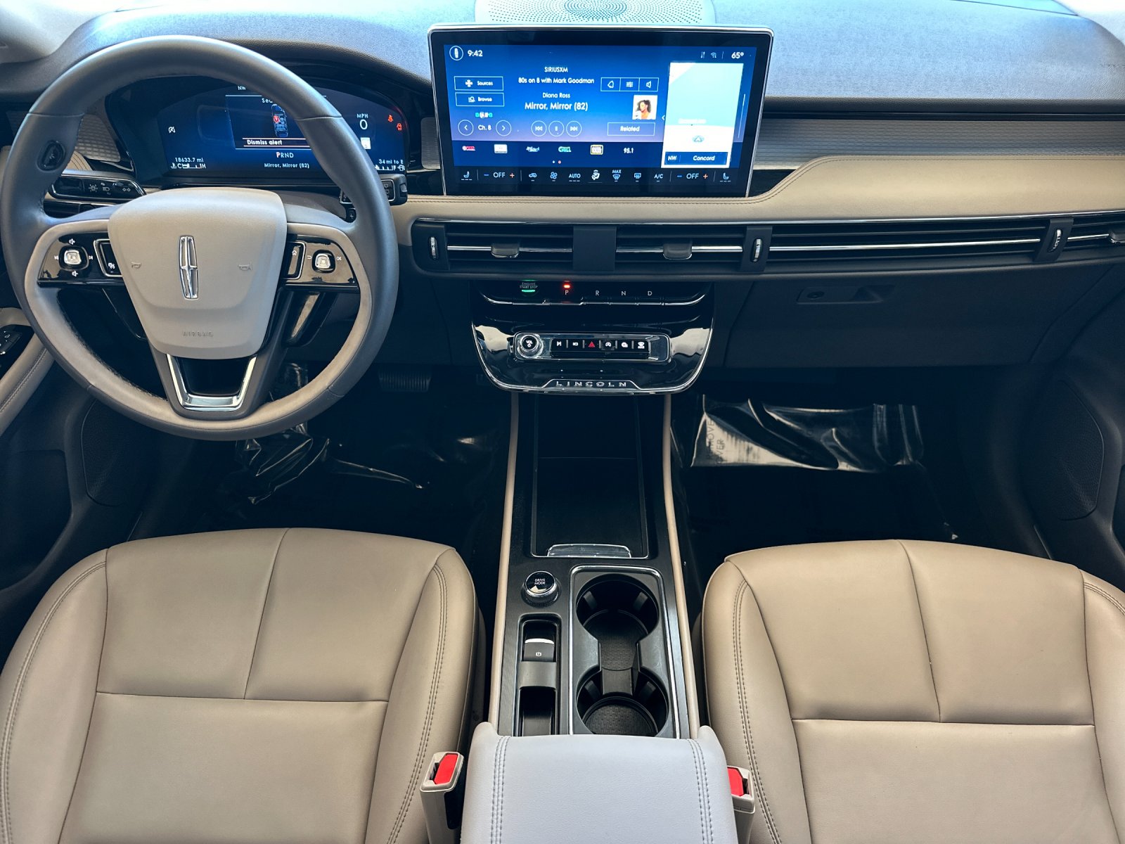 Used 2023 White Lincoln Standard image 12