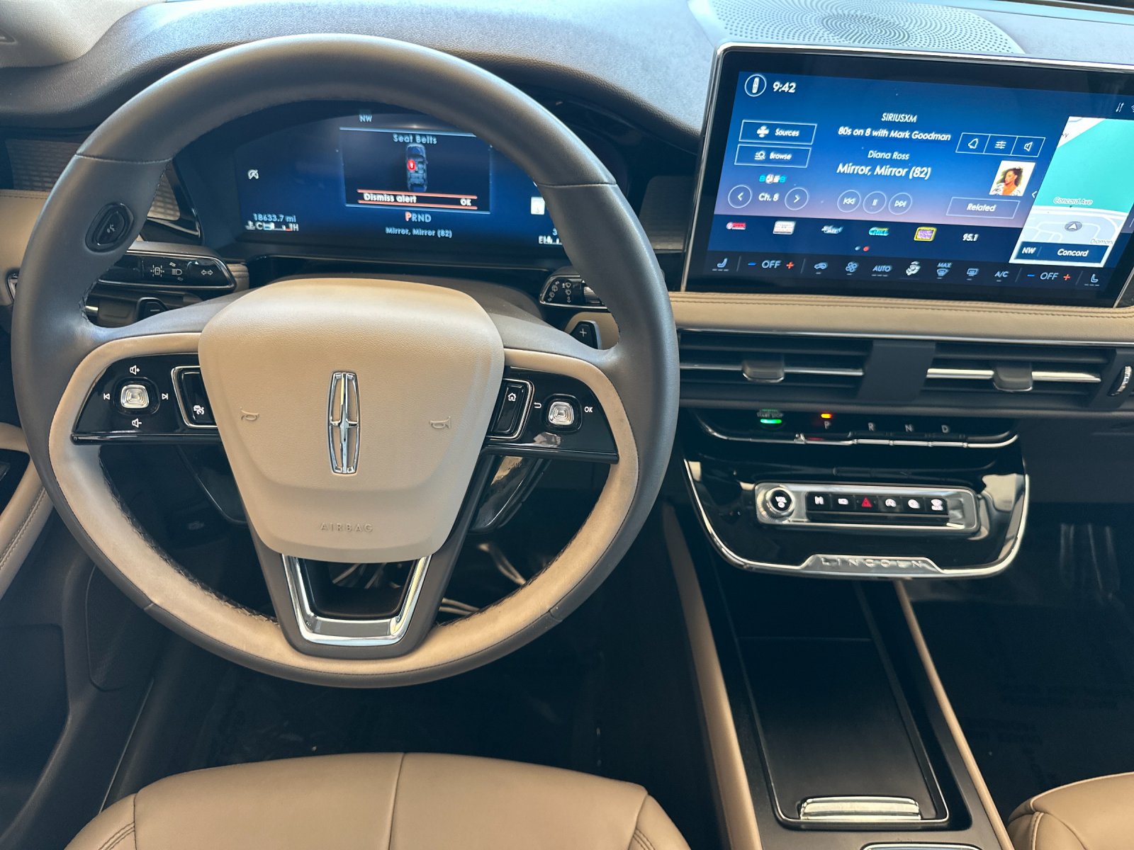 Used 2023 White Lincoln Standard image 13