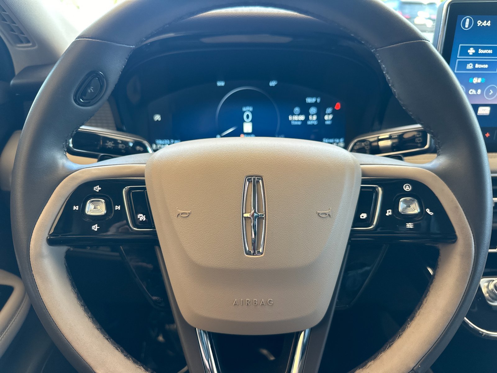 Used 2023 White Lincoln Standard image 23