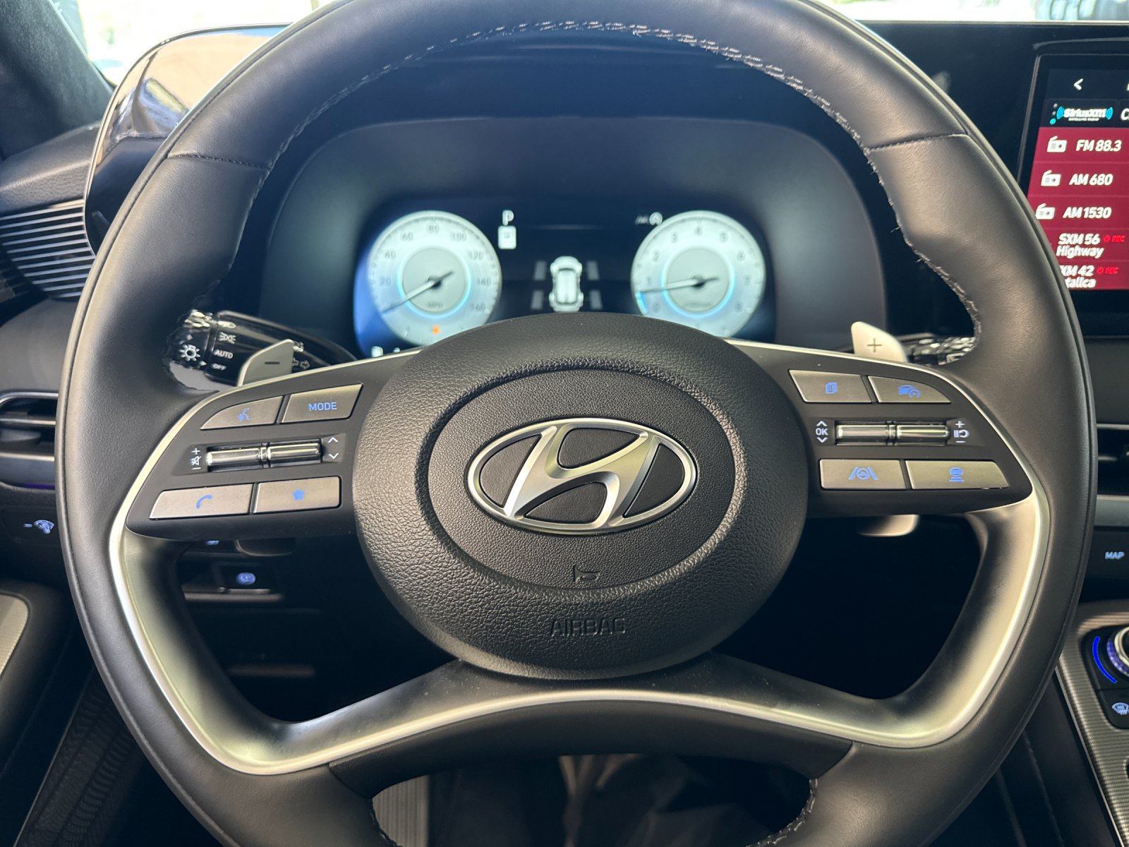 Used 2025 Silver Hyundai Calligraphy image 23