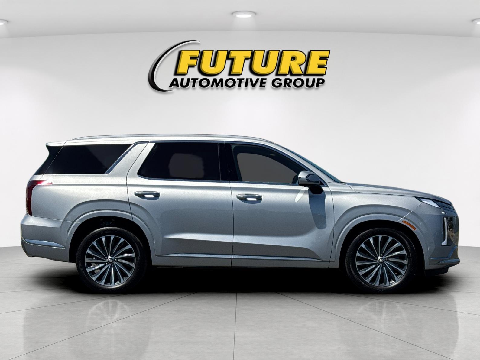 Used 2025 Silver Hyundai Calligraphy image 2