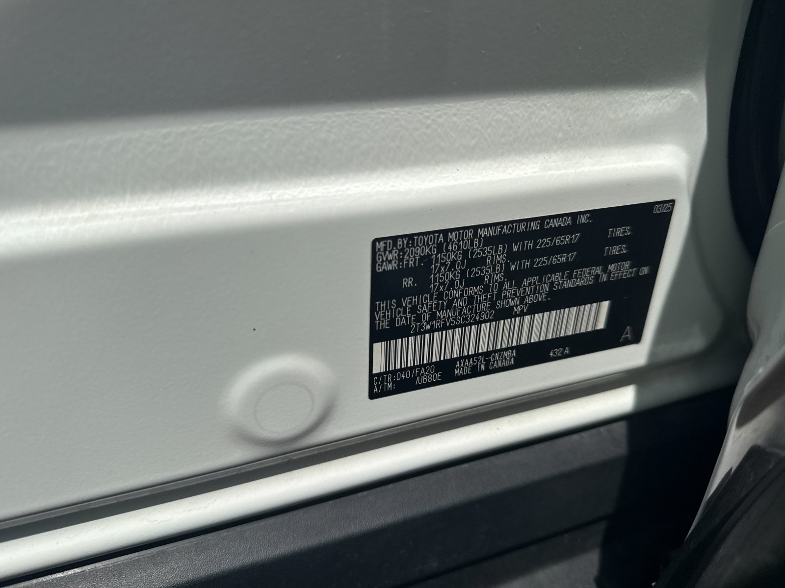 Used 2025 White Toyota XLE image 30