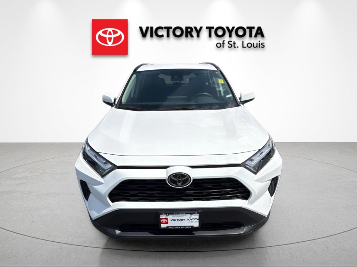 Used 2025 White Toyota XLE image 8
