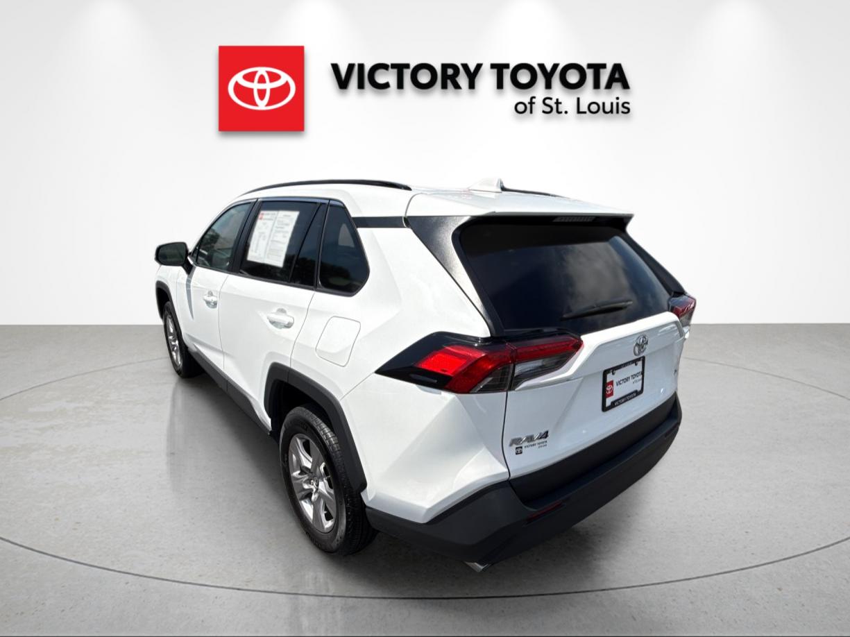 Used 2025 White Toyota XLE image 5