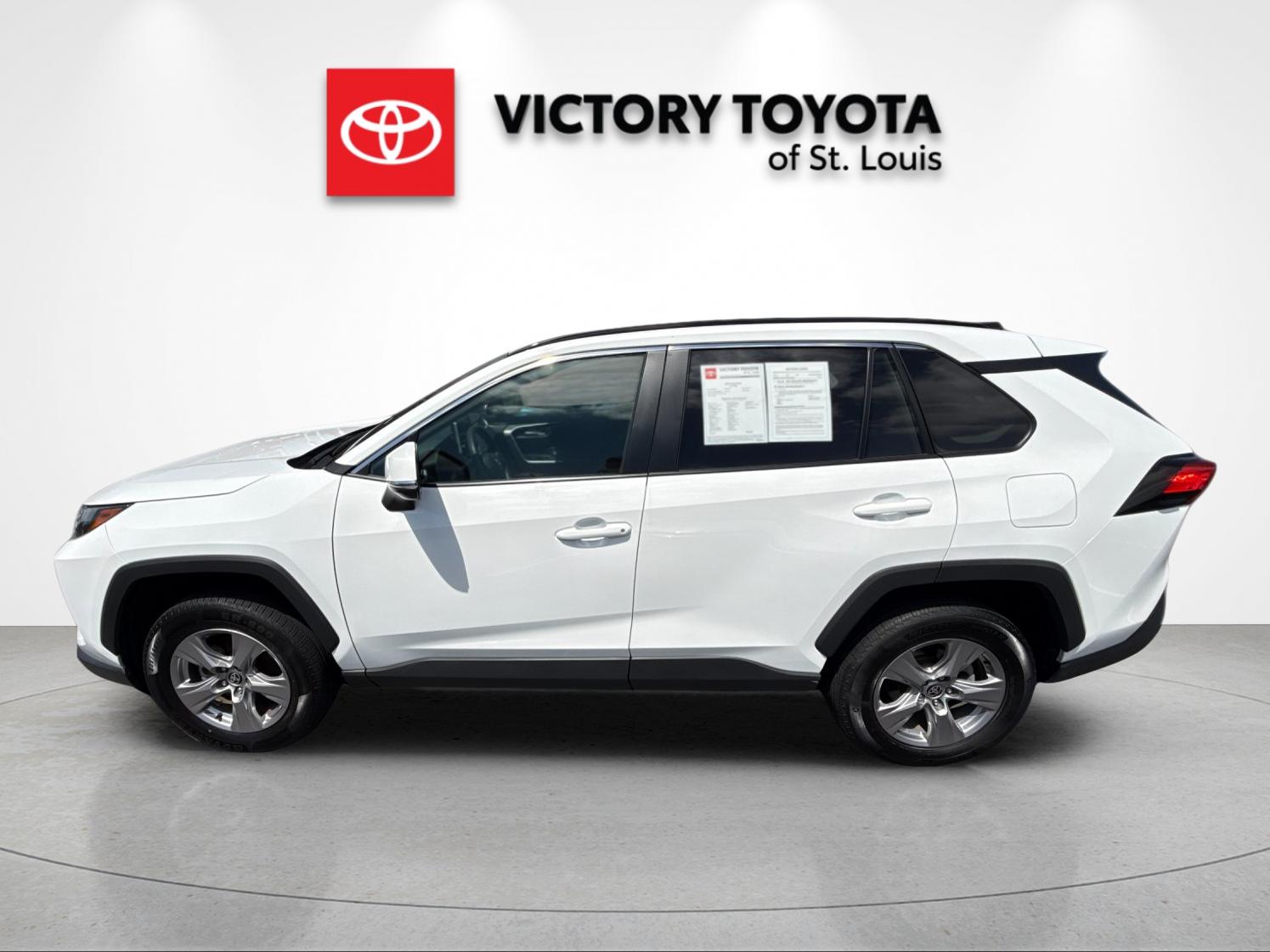Used 2025 White Toyota XLE image 6