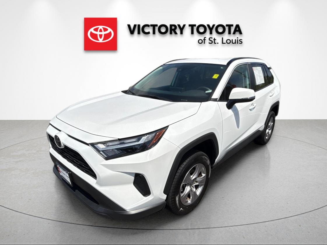 Used 2025 White Toyota XLE image 7