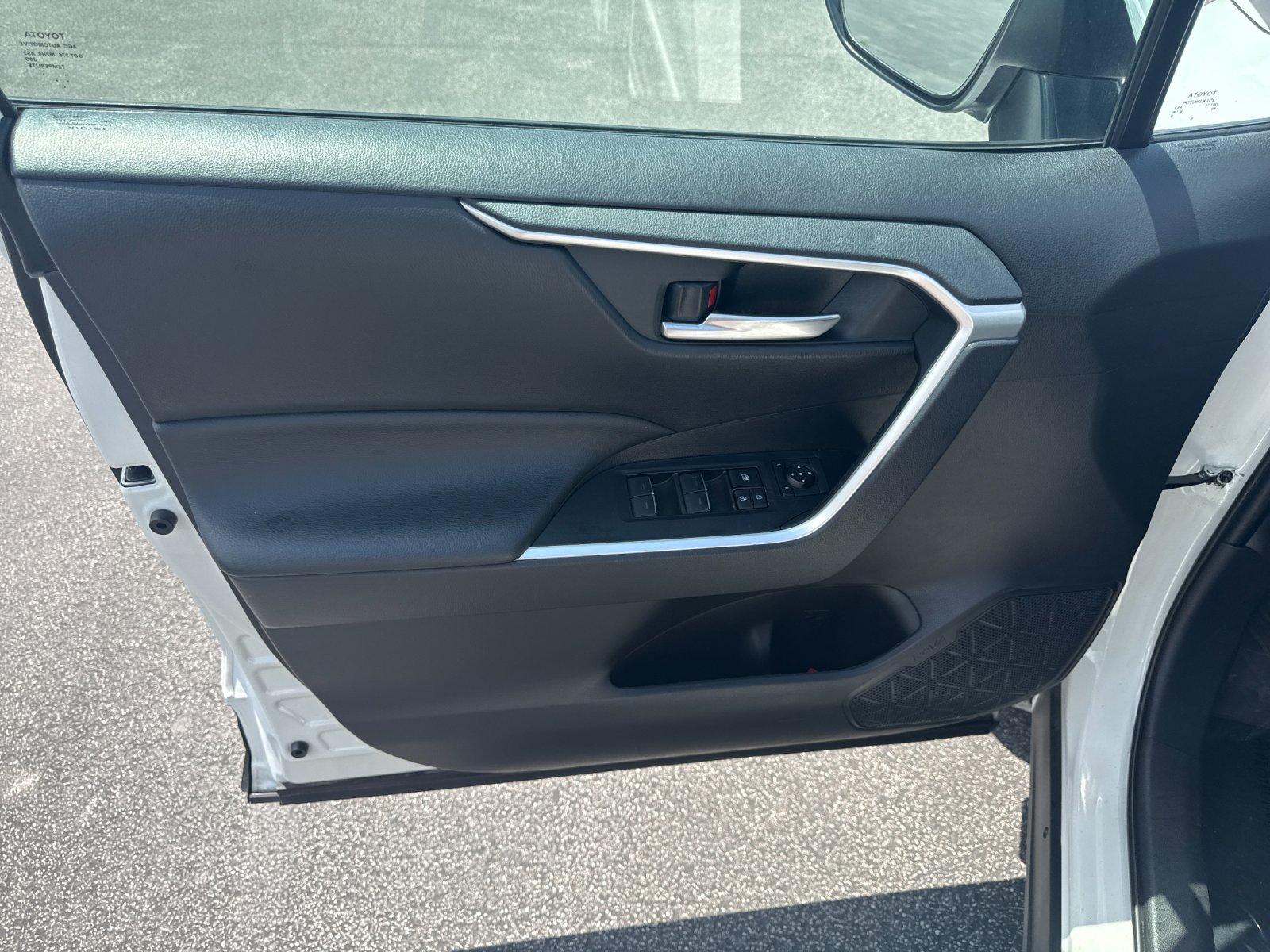Used 2025 White Toyota XLE image 11