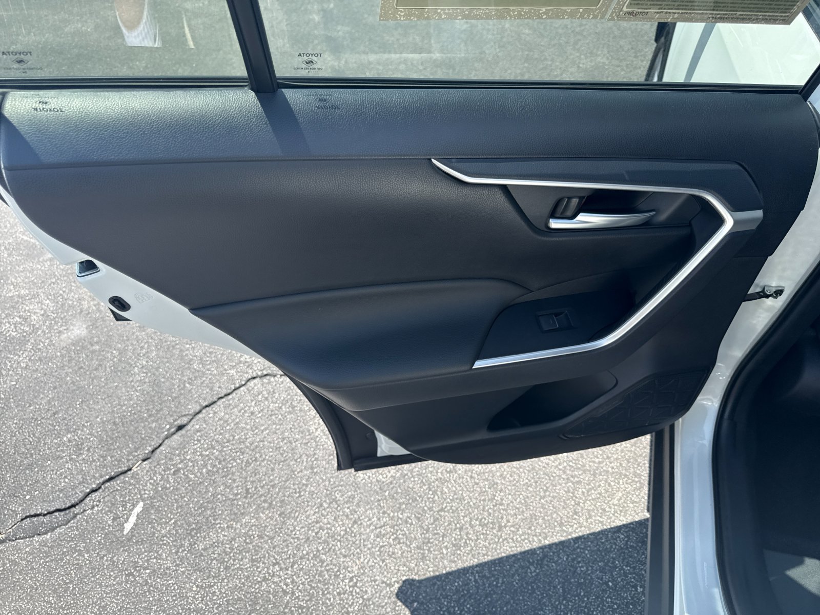 Used 2025 White Toyota XLE image 22