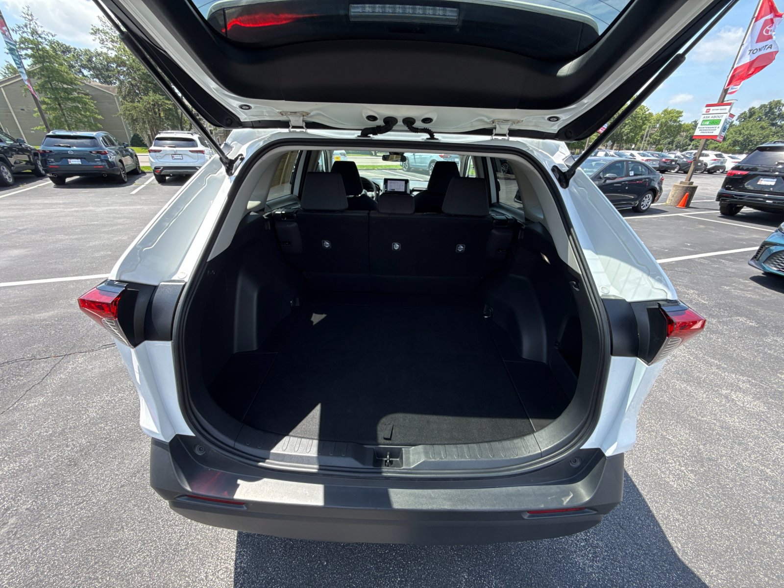 Used 2025 White Toyota XLE image 23