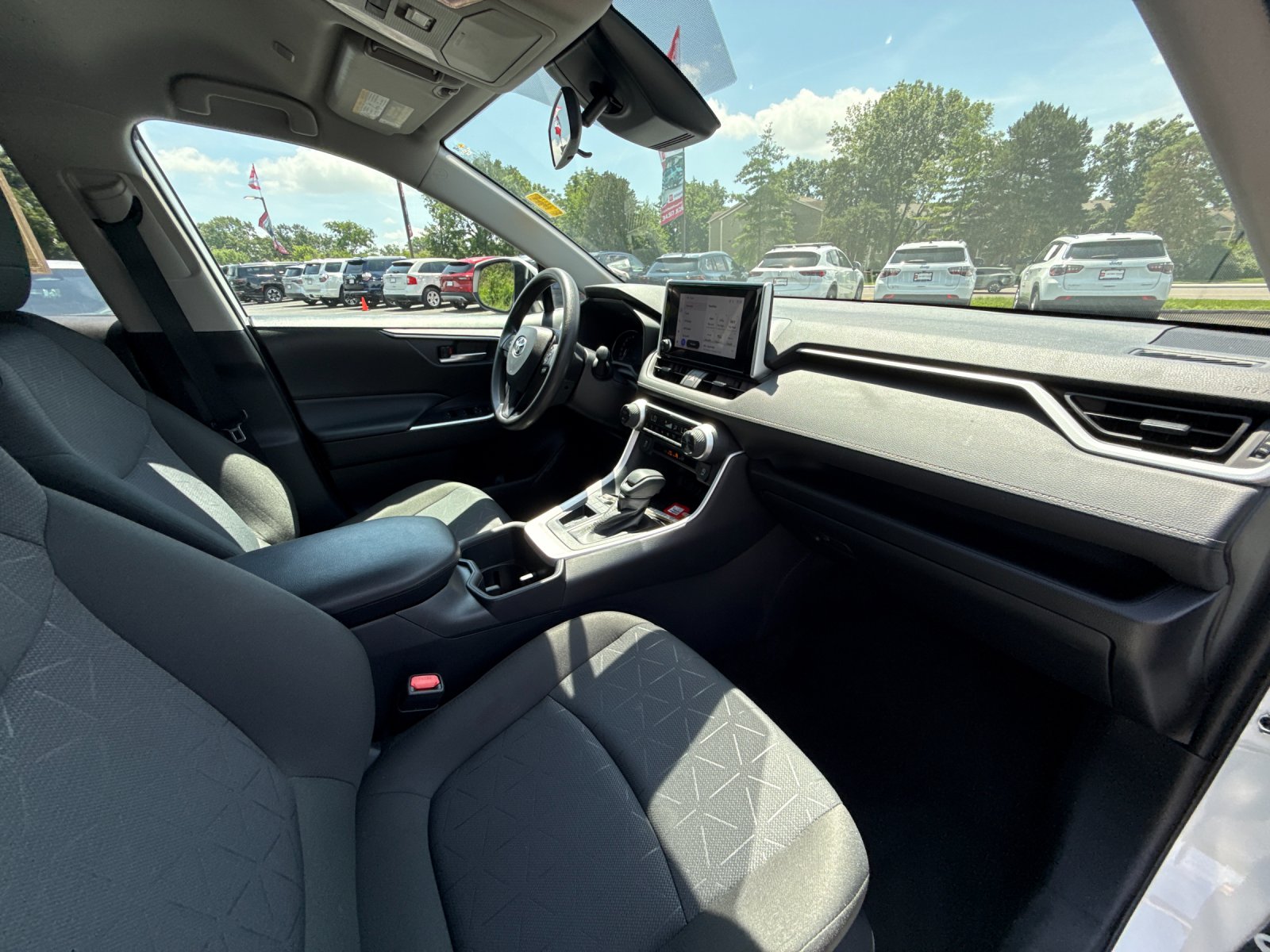 Used 2025 White Toyota XLE image 27