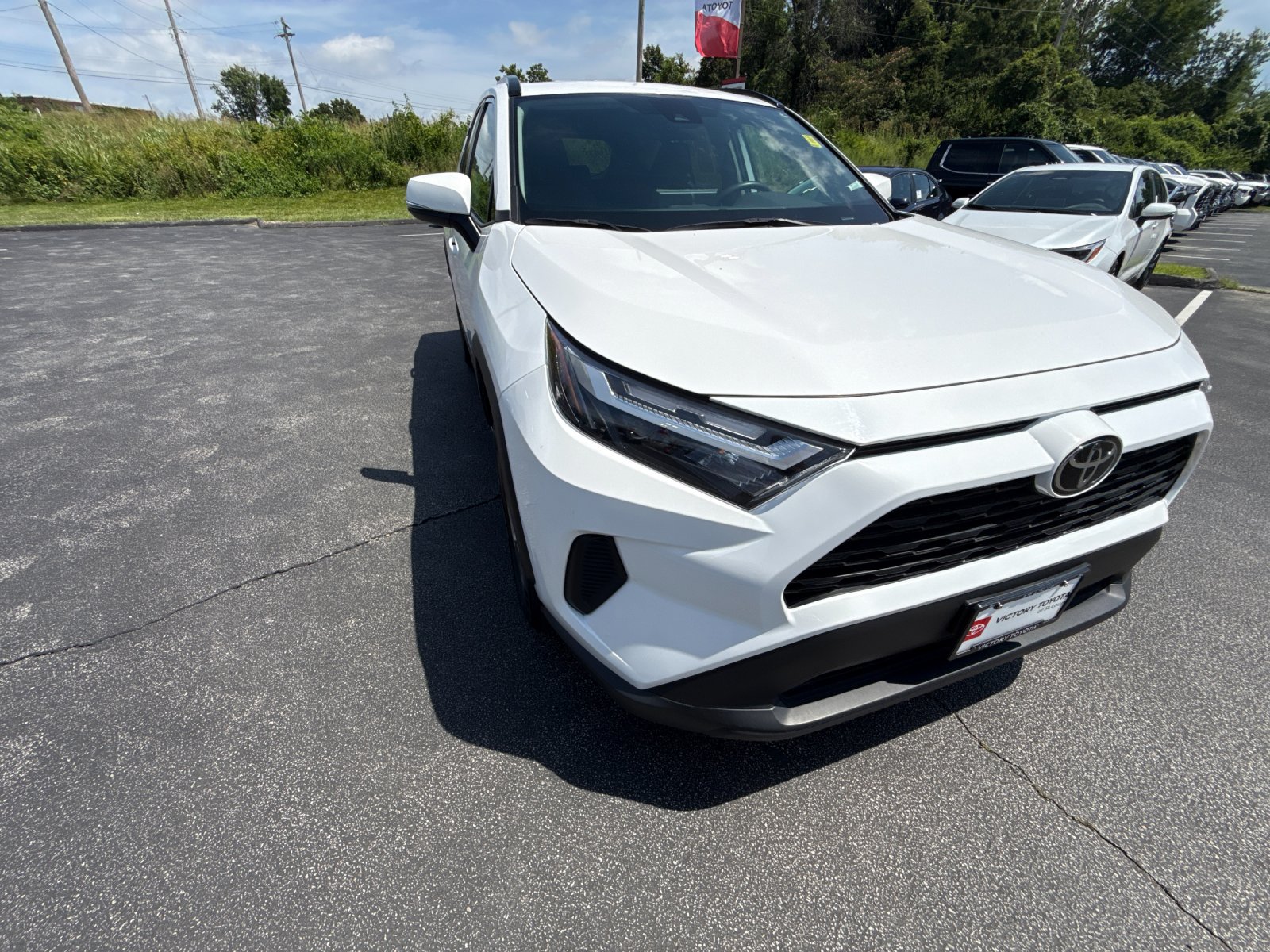 Used 2025 White Toyota XLE image 28