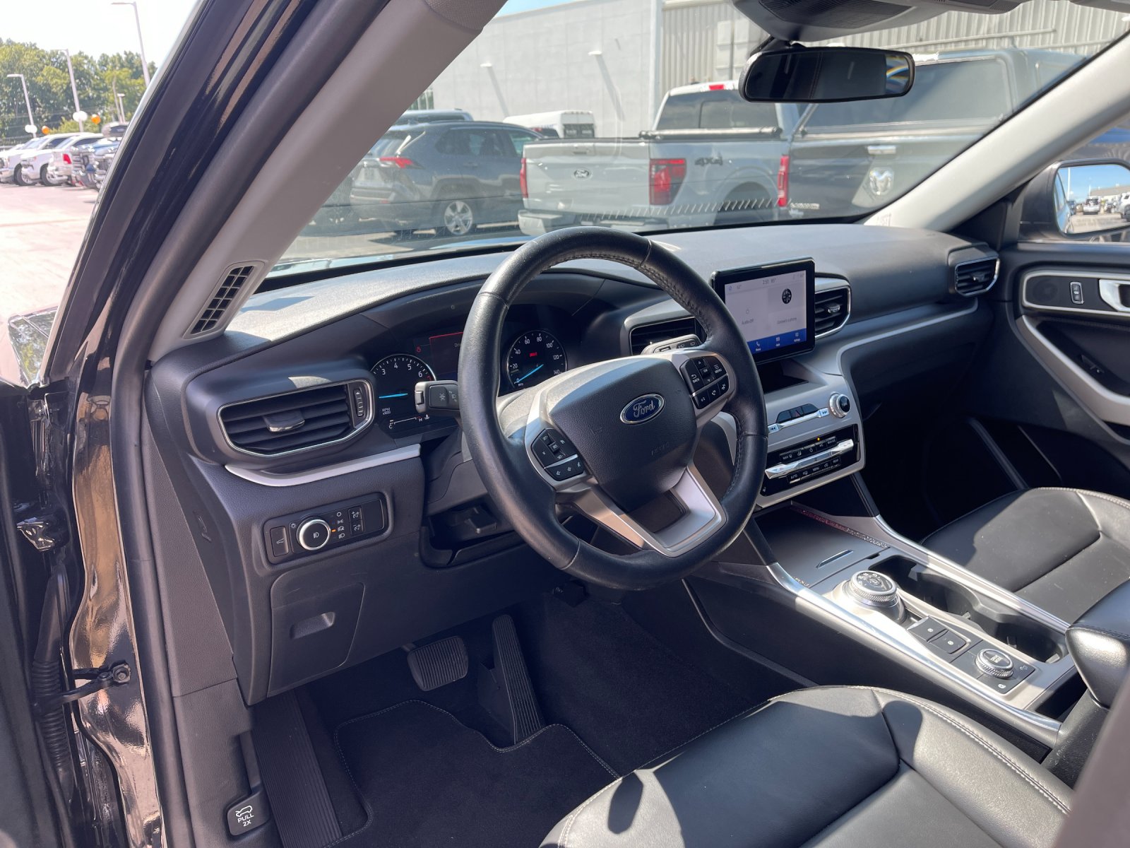 Used 2023 Black Ford XLT image 11