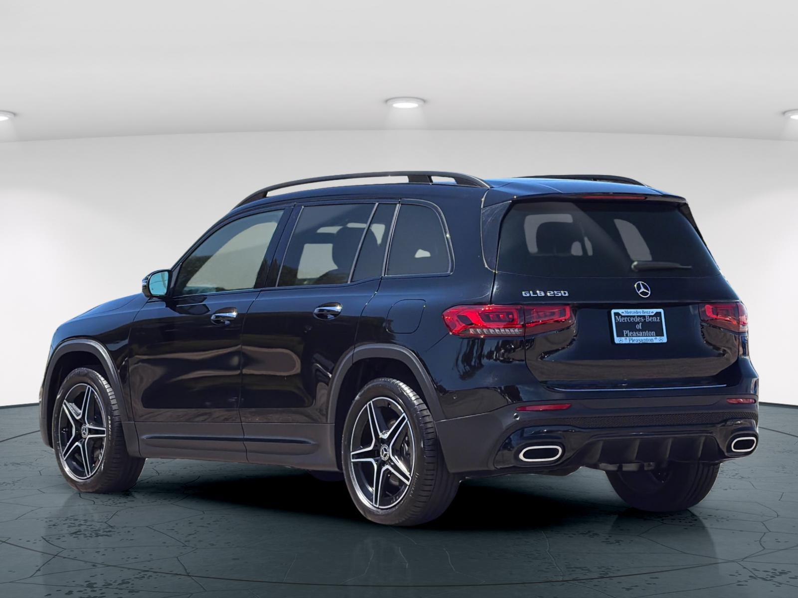 Used 2023 Night Black Mercedes-Benz GLB 250 4D Sport Utility image 5