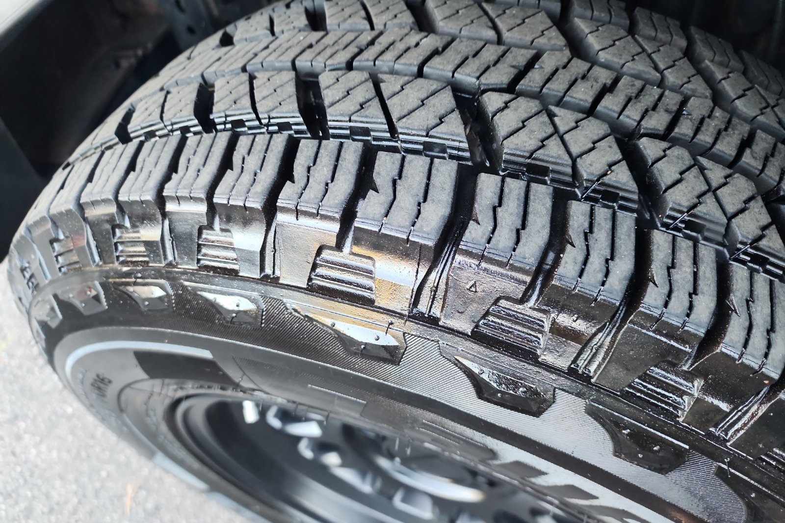 Used 2008 Black Clearcoat/Black Soft Top Jeep X image 29