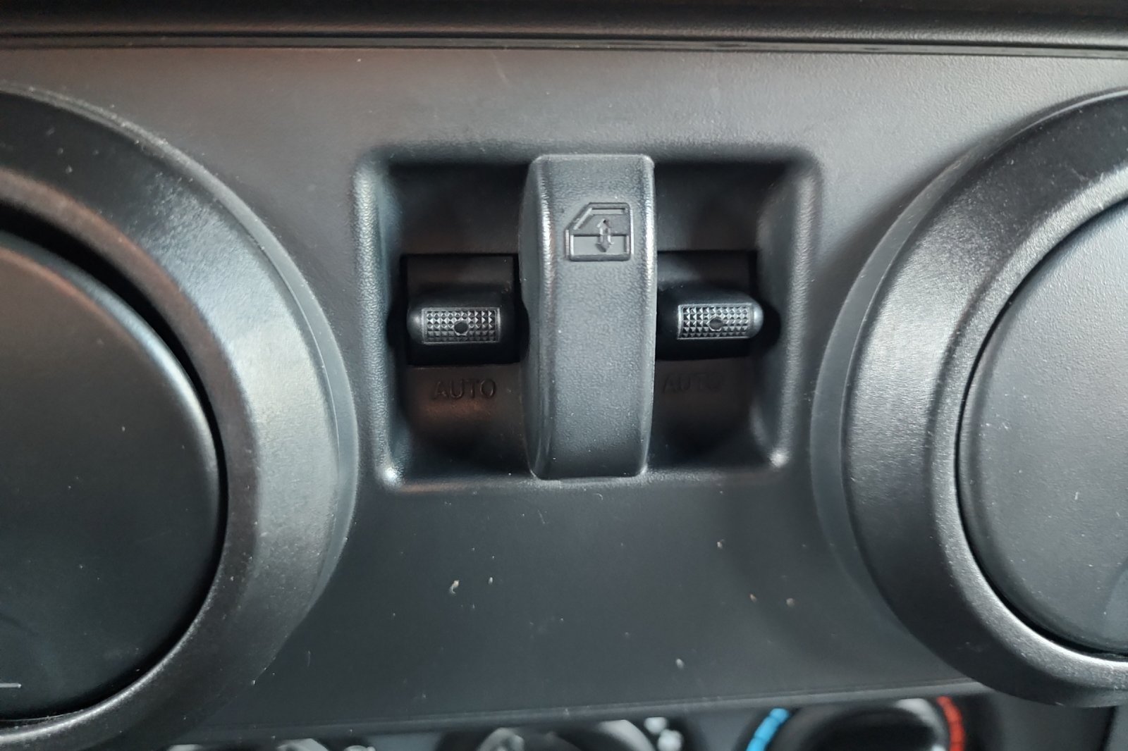 Used 2008 Black Clearcoat/Black Soft Top Jeep X image 31