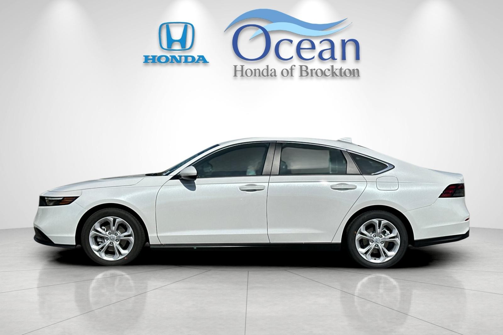New 2026 Platinum White Pearl Honda LX image 2