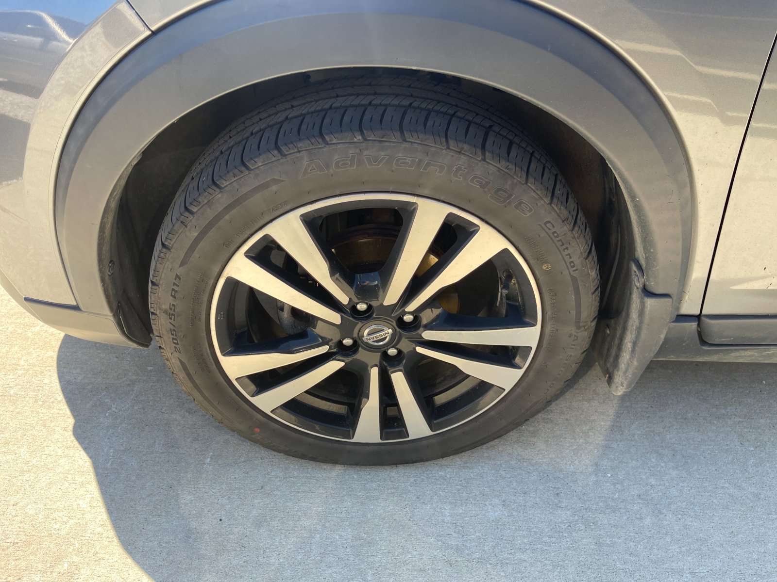 Used 2019 Gun Metallic Nissan SR image 8