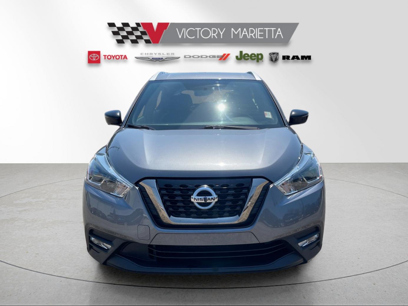 Used 2019 Gray Nissan SR image 8