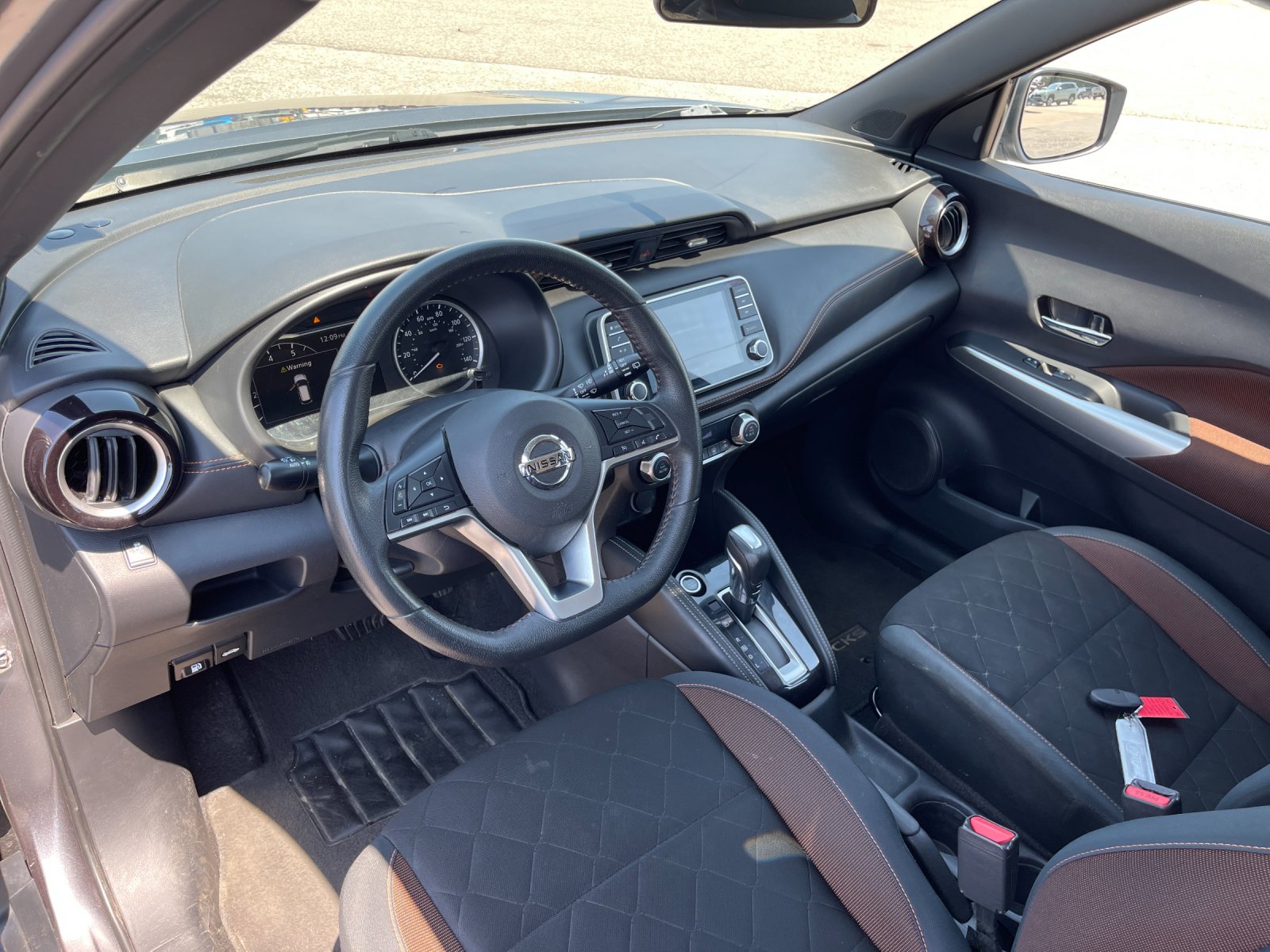 Used 2019 Gray Nissan SR image 10