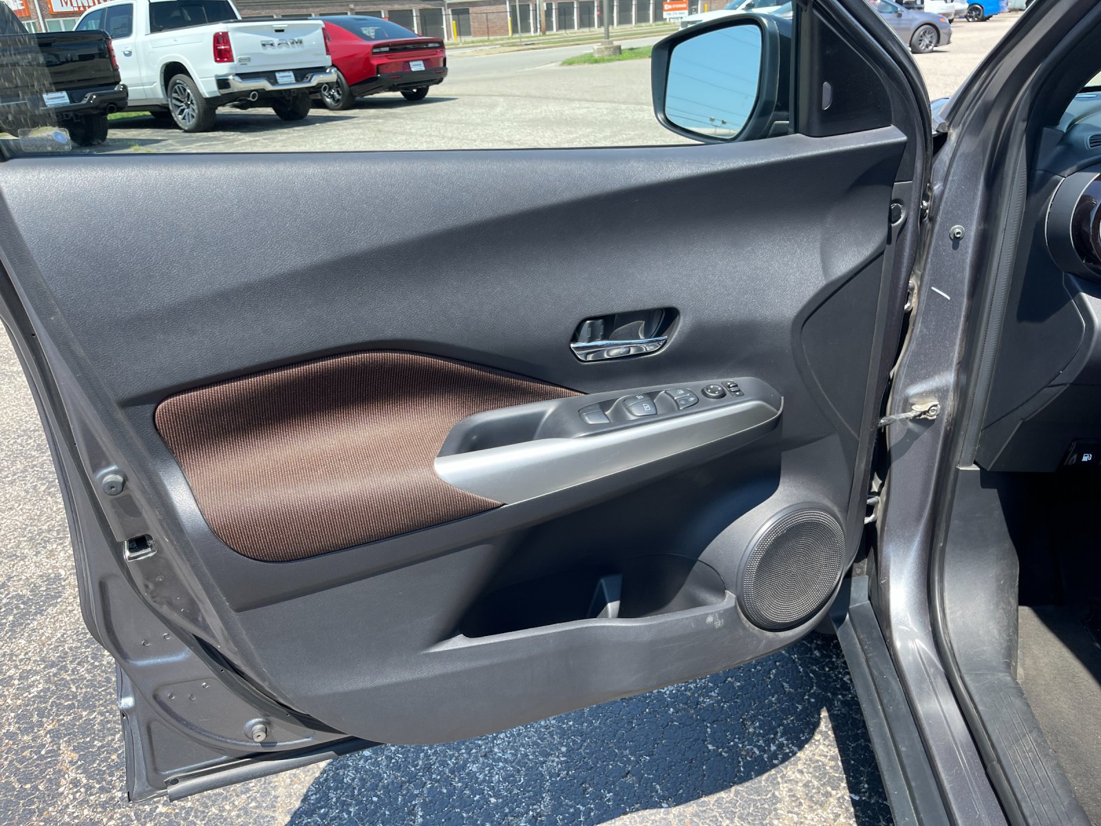 Used 2019 Gray Nissan SR image 11