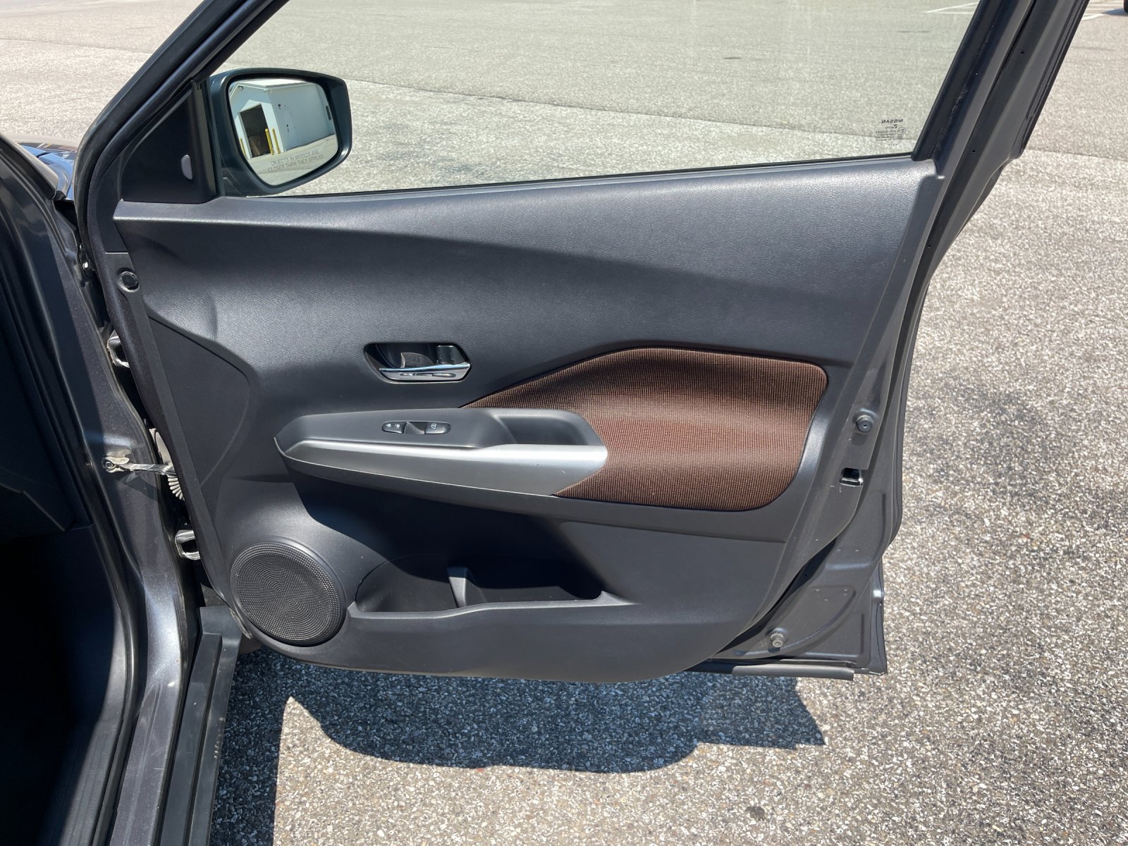 Used 2019 Gray Nissan SR image 17