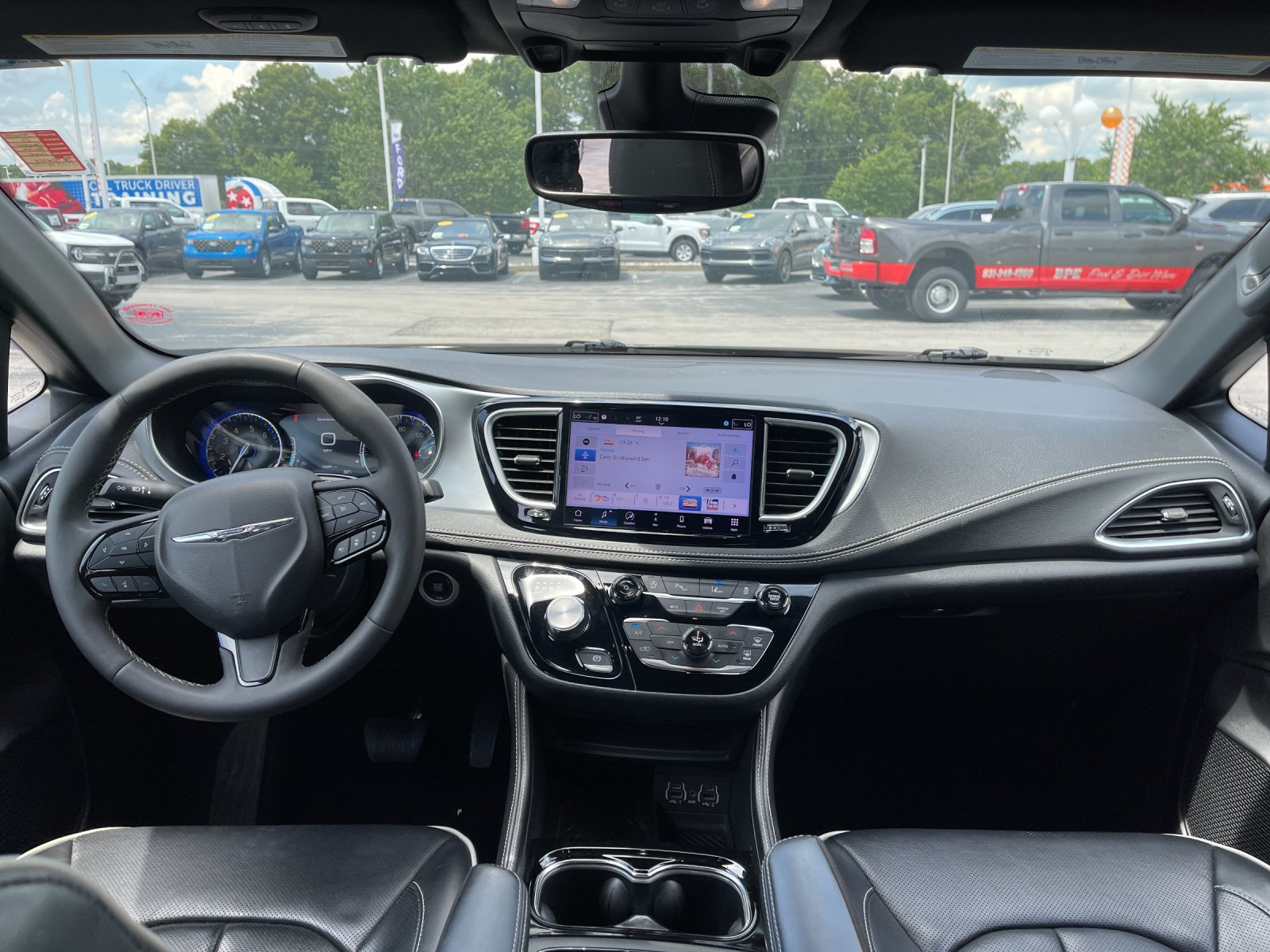 Used 2025 White Chrysler Limited image 15