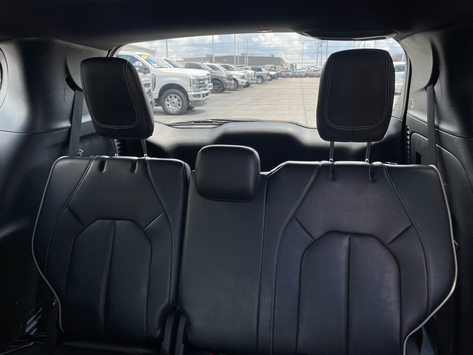 Used 2025 White Chrysler Limited image 17