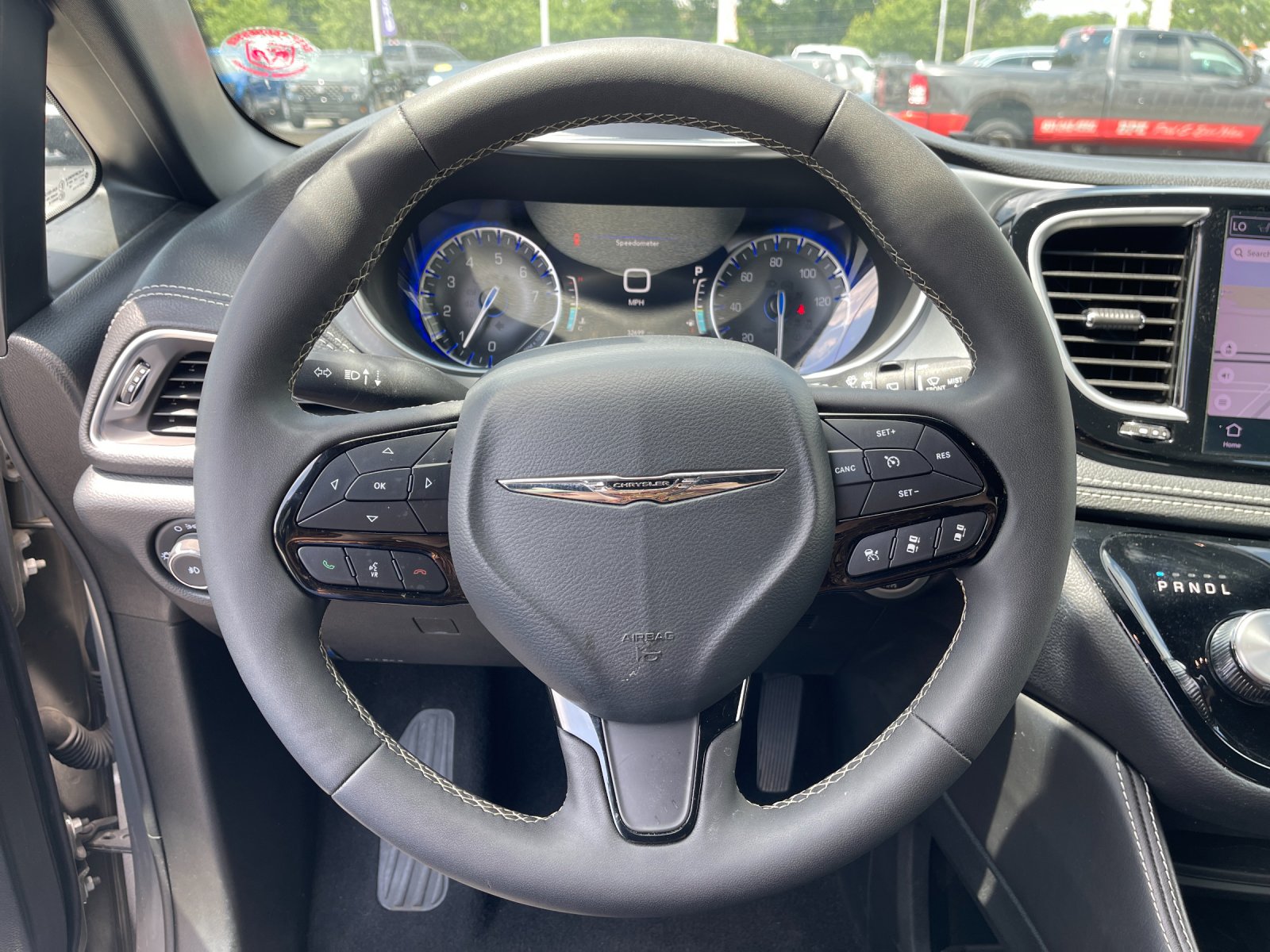 Used 2025 White Chrysler Limited image 28