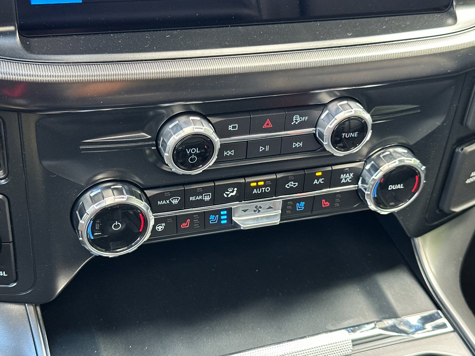 New 2026 Agate Black Metallic Ford Lariat® image 19