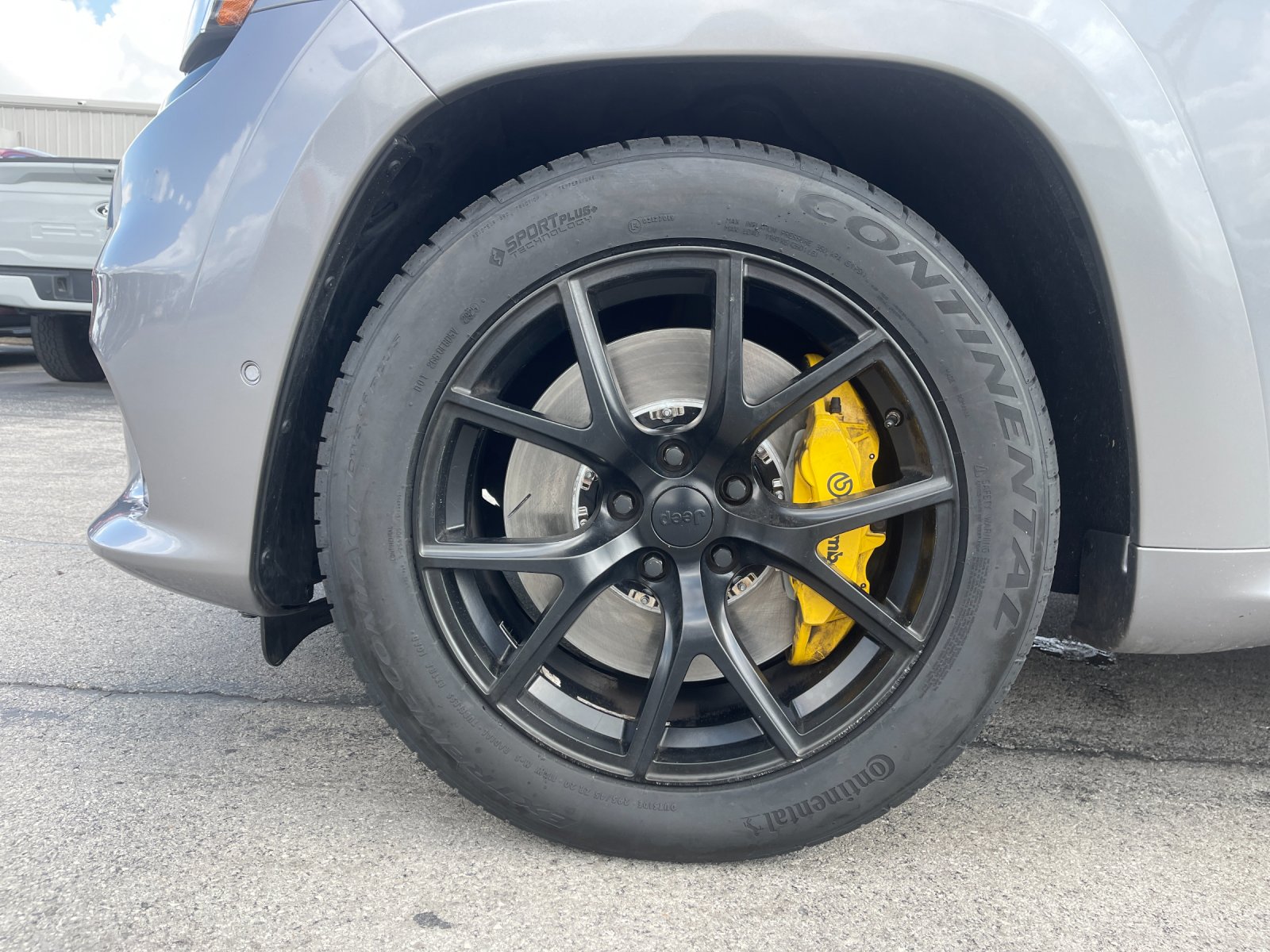 Used 2018 Silver Jeep Trackhawk image 33