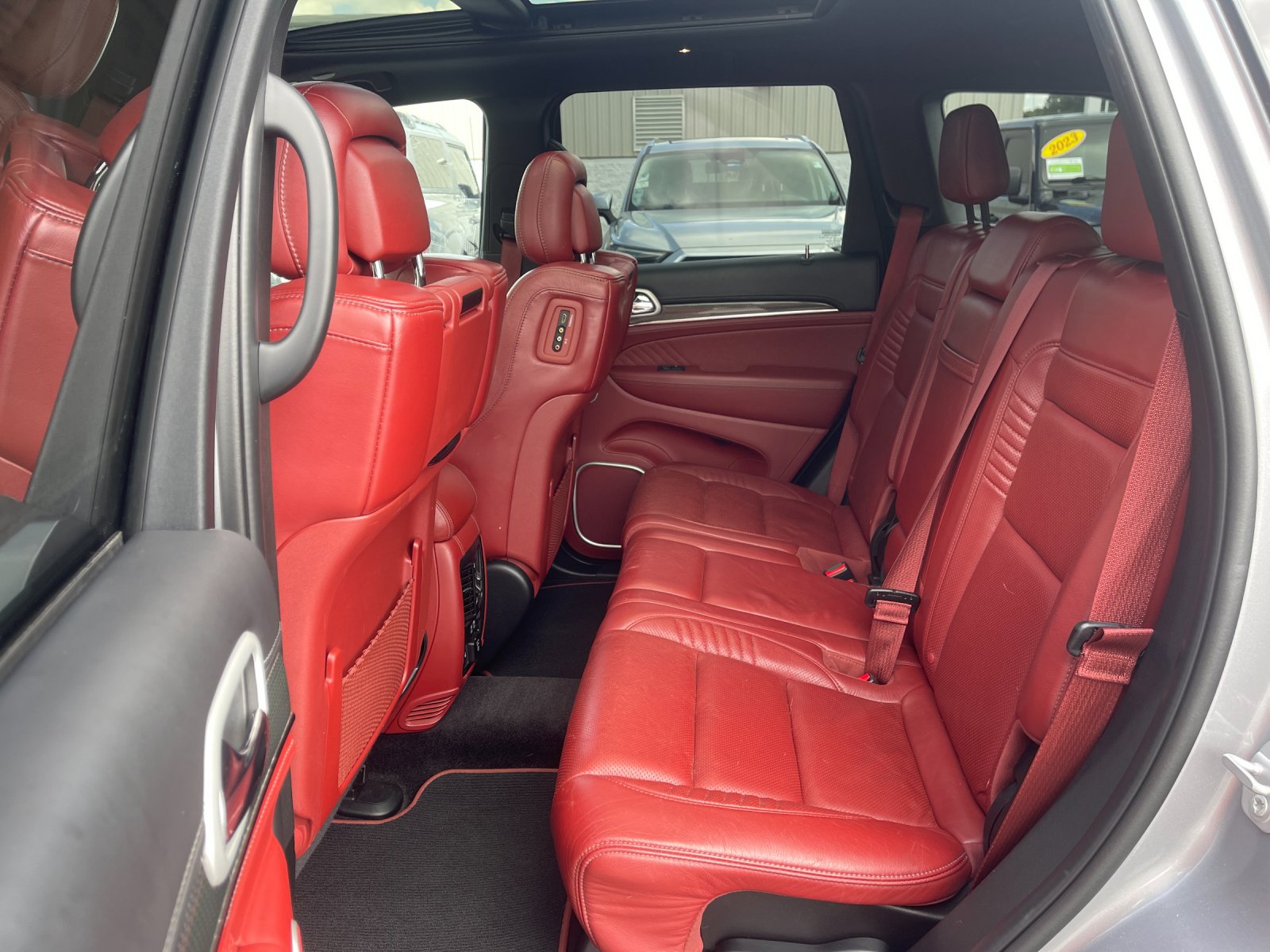 Used 2018 Silver Jeep Trackhawk image 14