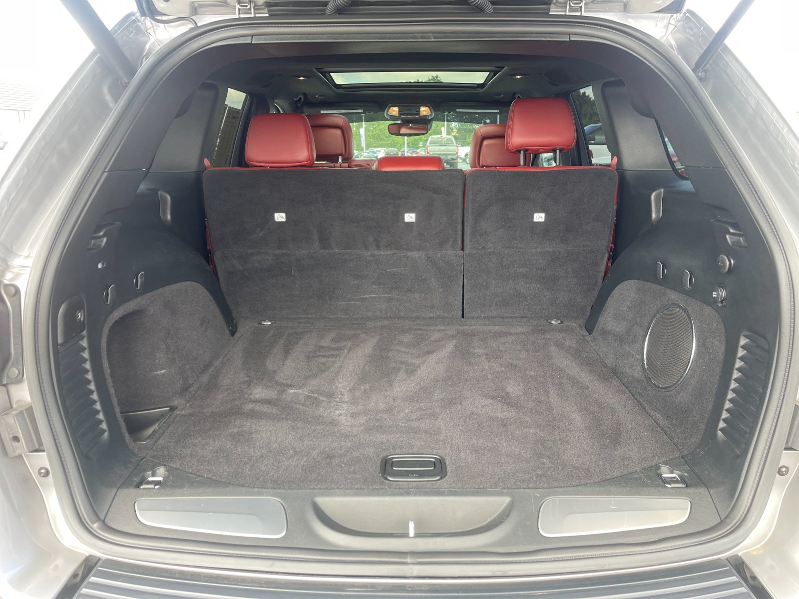 Used 2018 Silver Jeep Trackhawk image 17