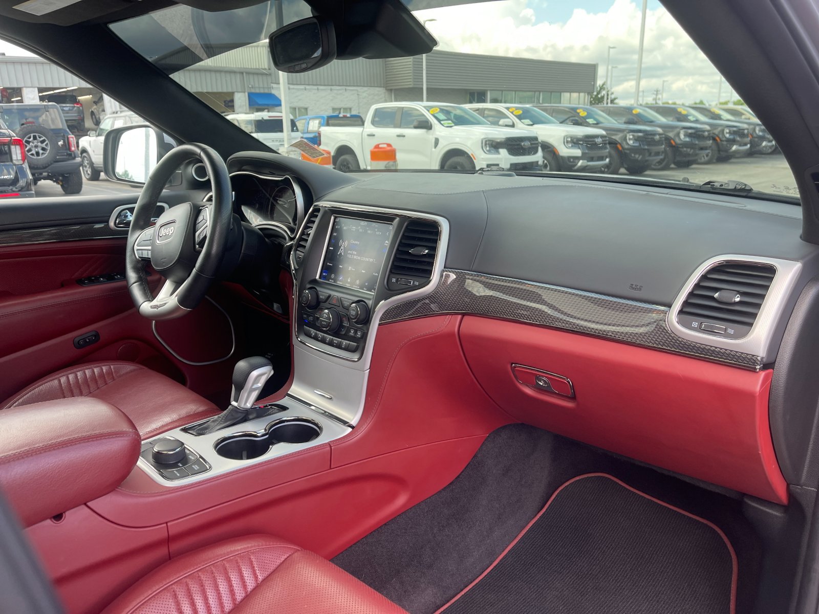 Used 2018 Silver Jeep Trackhawk image 18