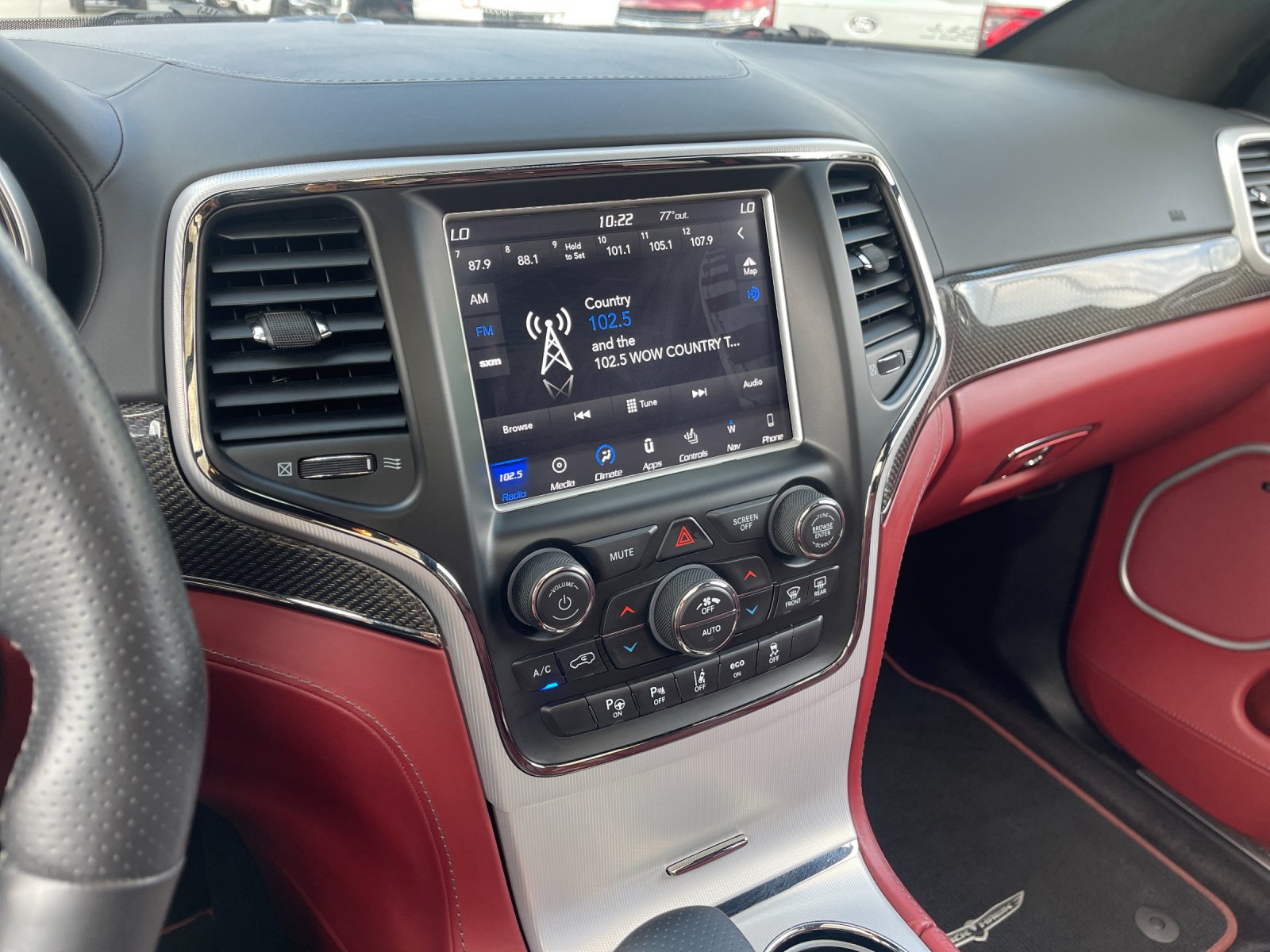 Used 2018 Silver Jeep Trackhawk image 21