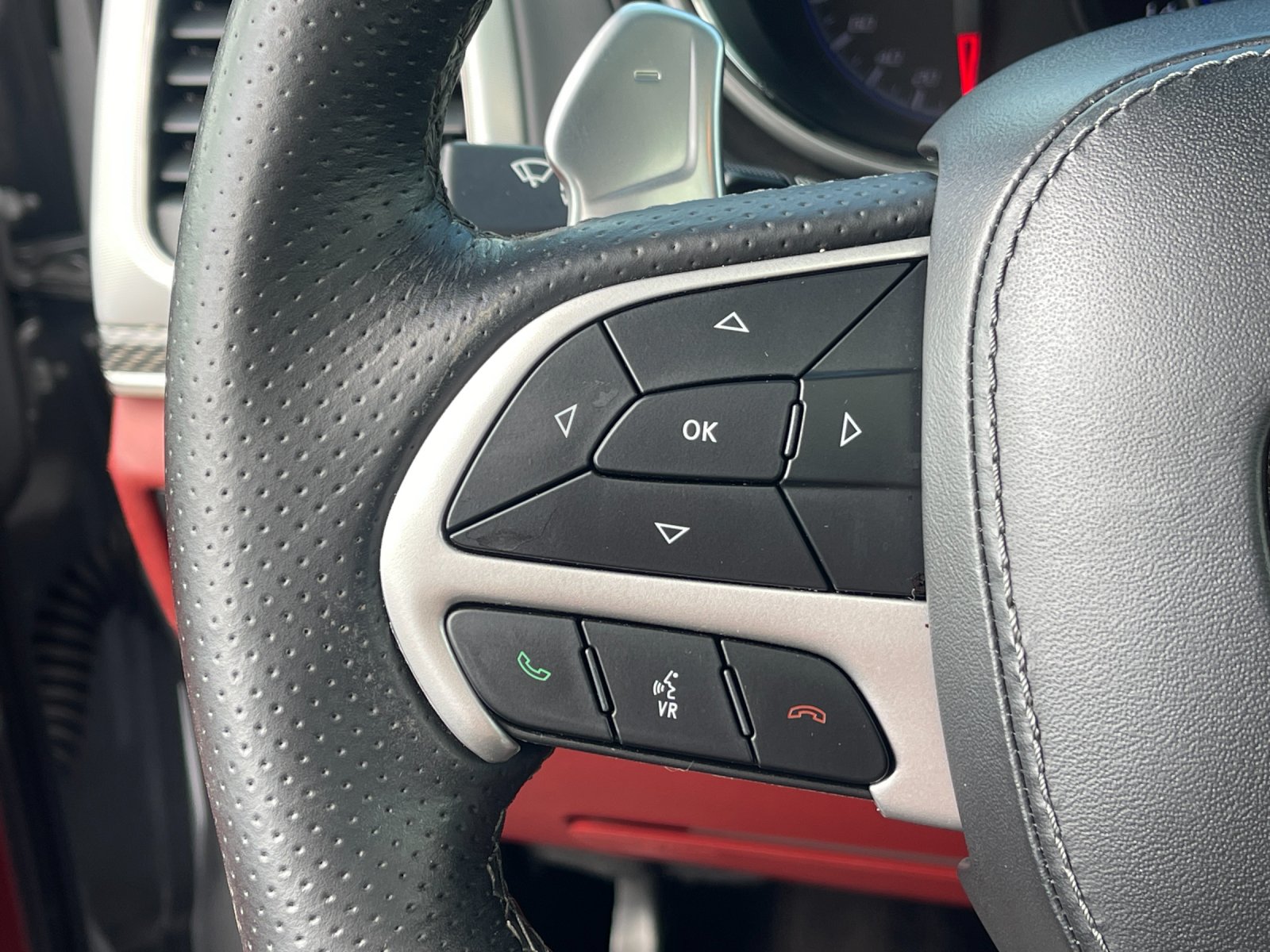 Used 2018 Silver Jeep Trackhawk image 28