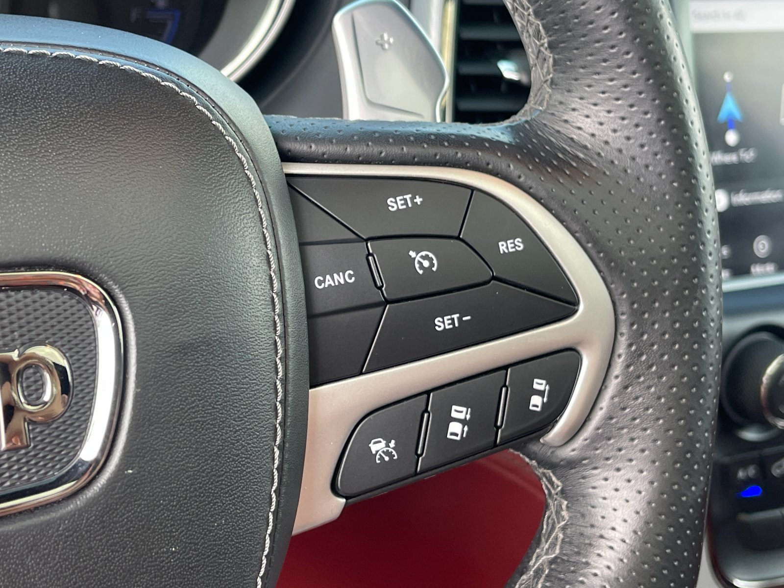 Used 2018 Silver Jeep Trackhawk image 29