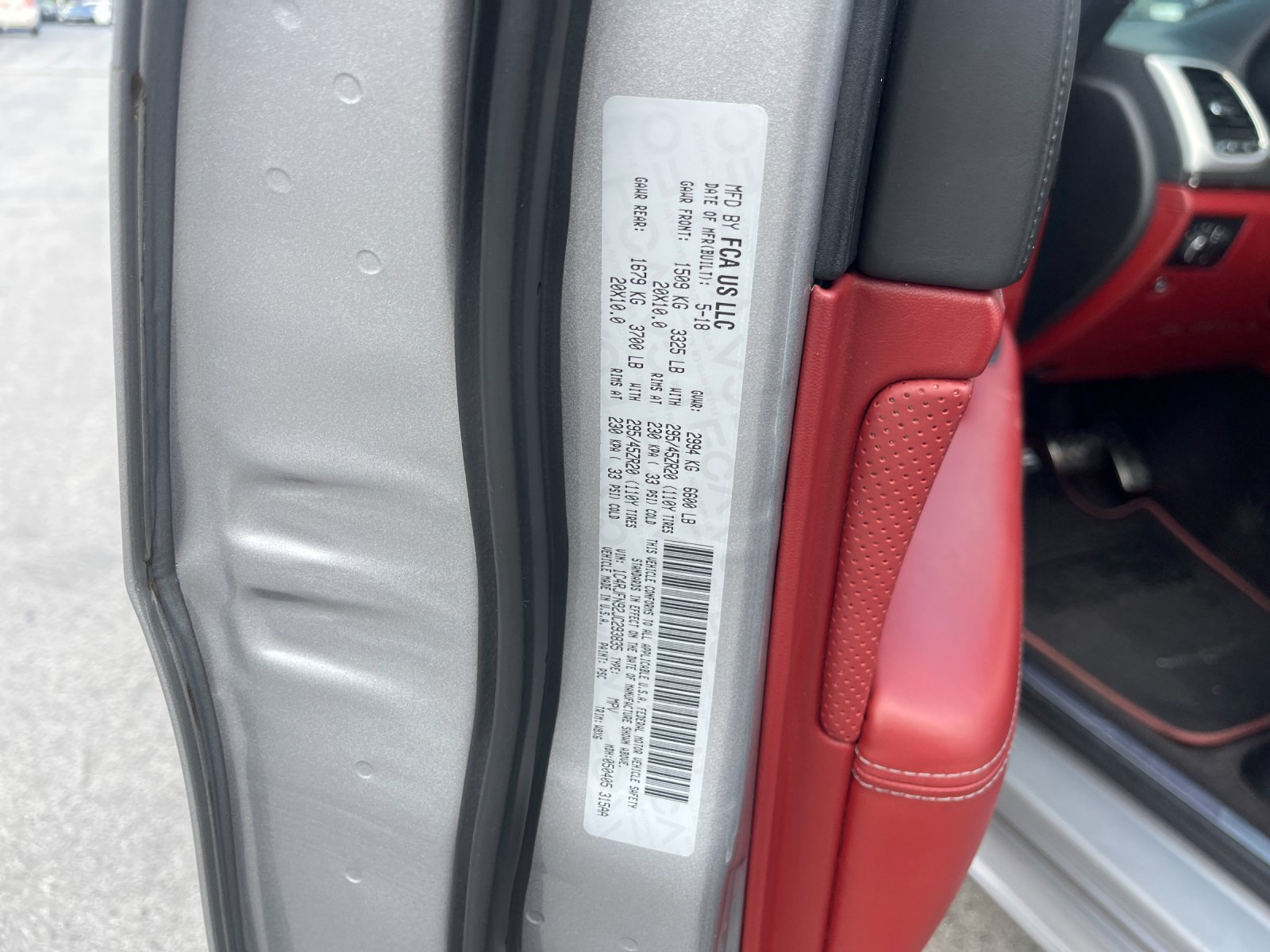 Used 2018 Silver Jeep Trackhawk image 34