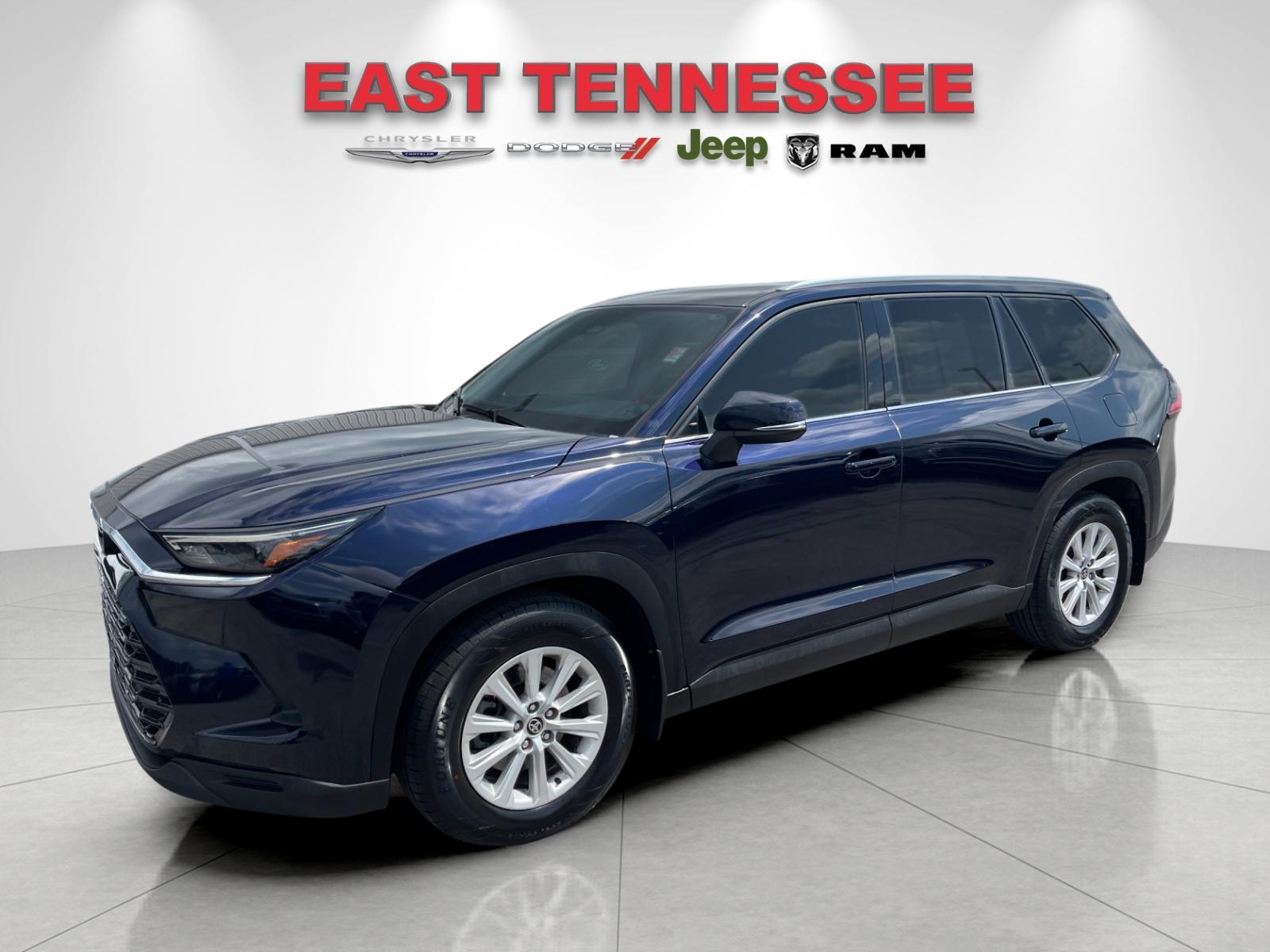 Used 2024  Toyota XLE image 7