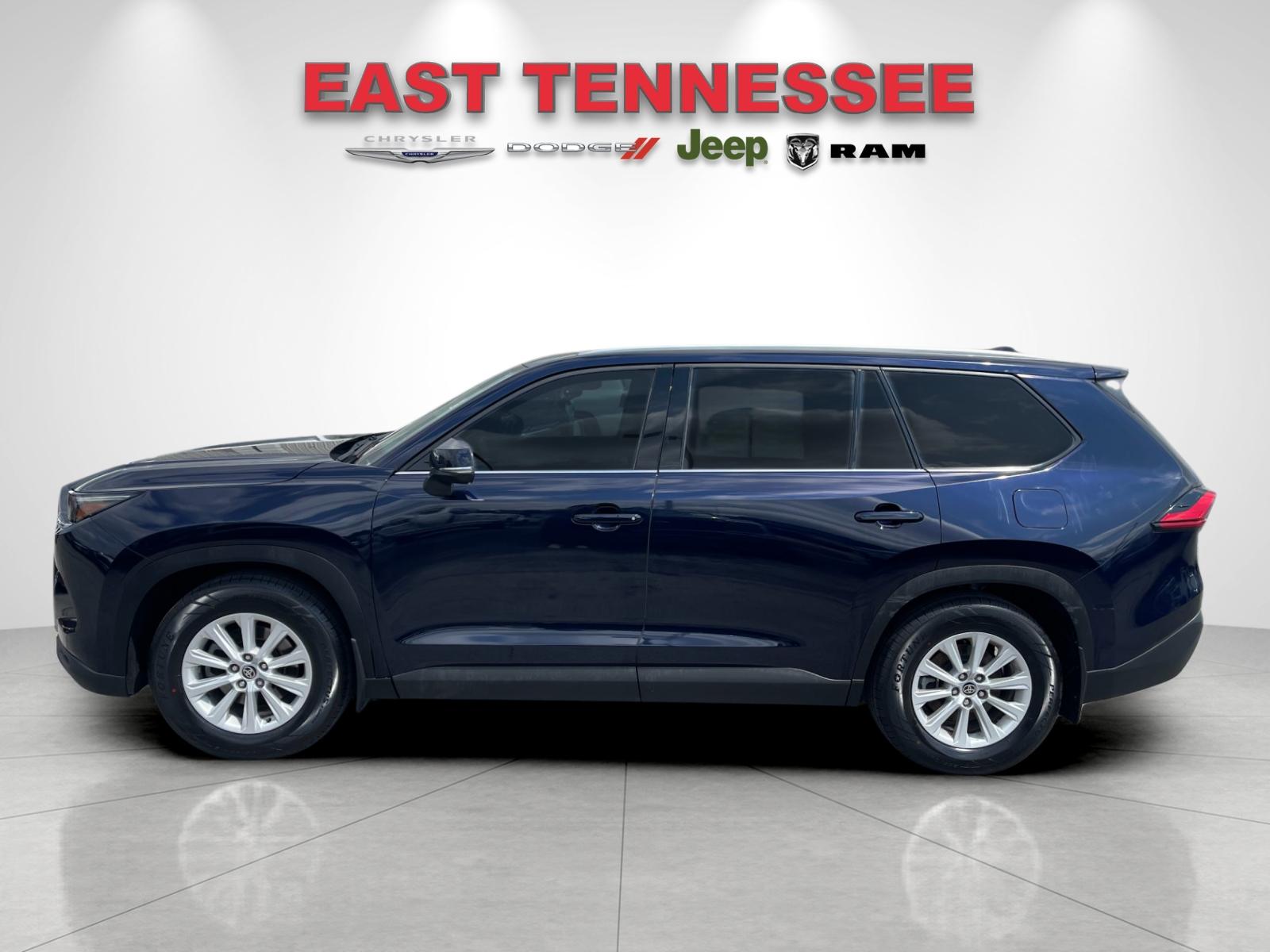 Used 2024  Toyota XLE image 6