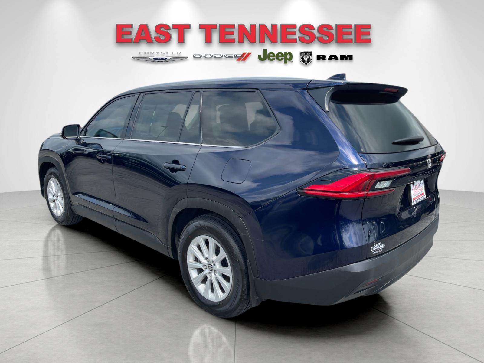 Used 2024  Toyota XLE image 5