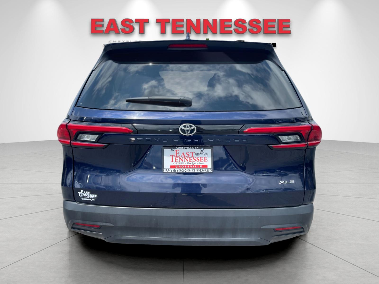 Used 2024  Toyota XLE image 4