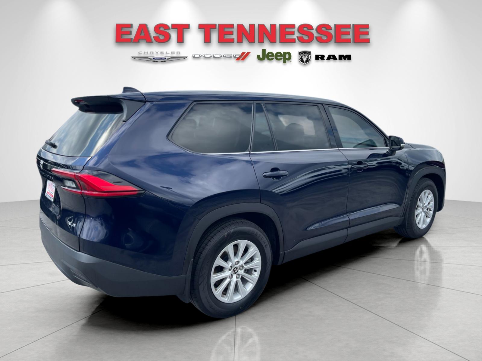 Used 2024  Toyota XLE image 3
