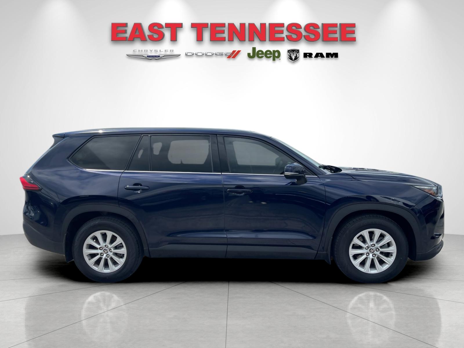 Used 2024  Toyota XLE image 2
