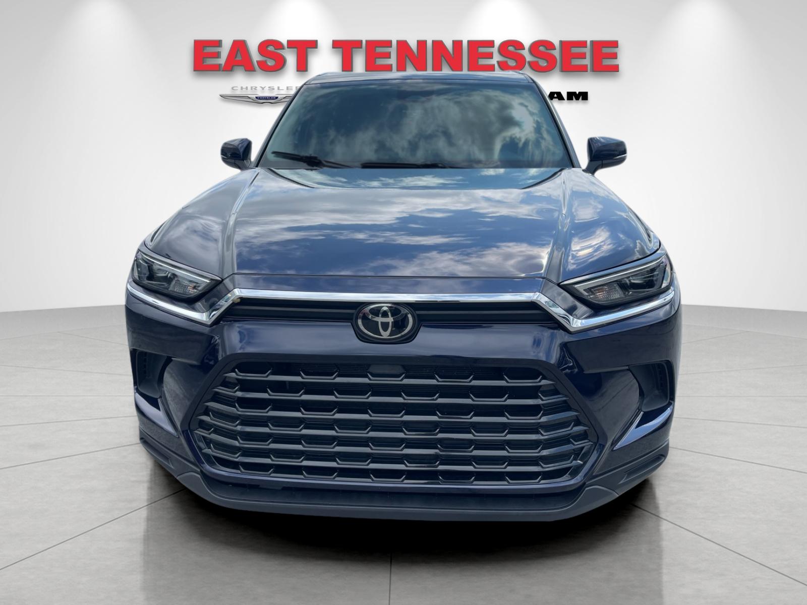 Used 2024  Toyota XLE image 9