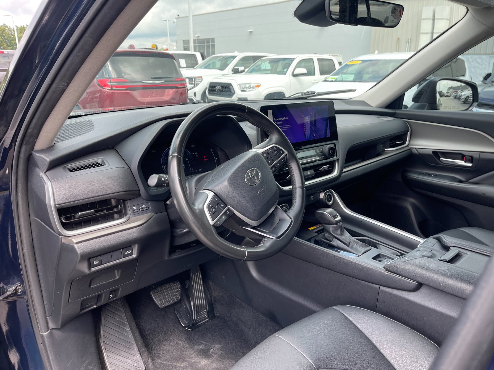 Used 2024  Toyota XLE image 11