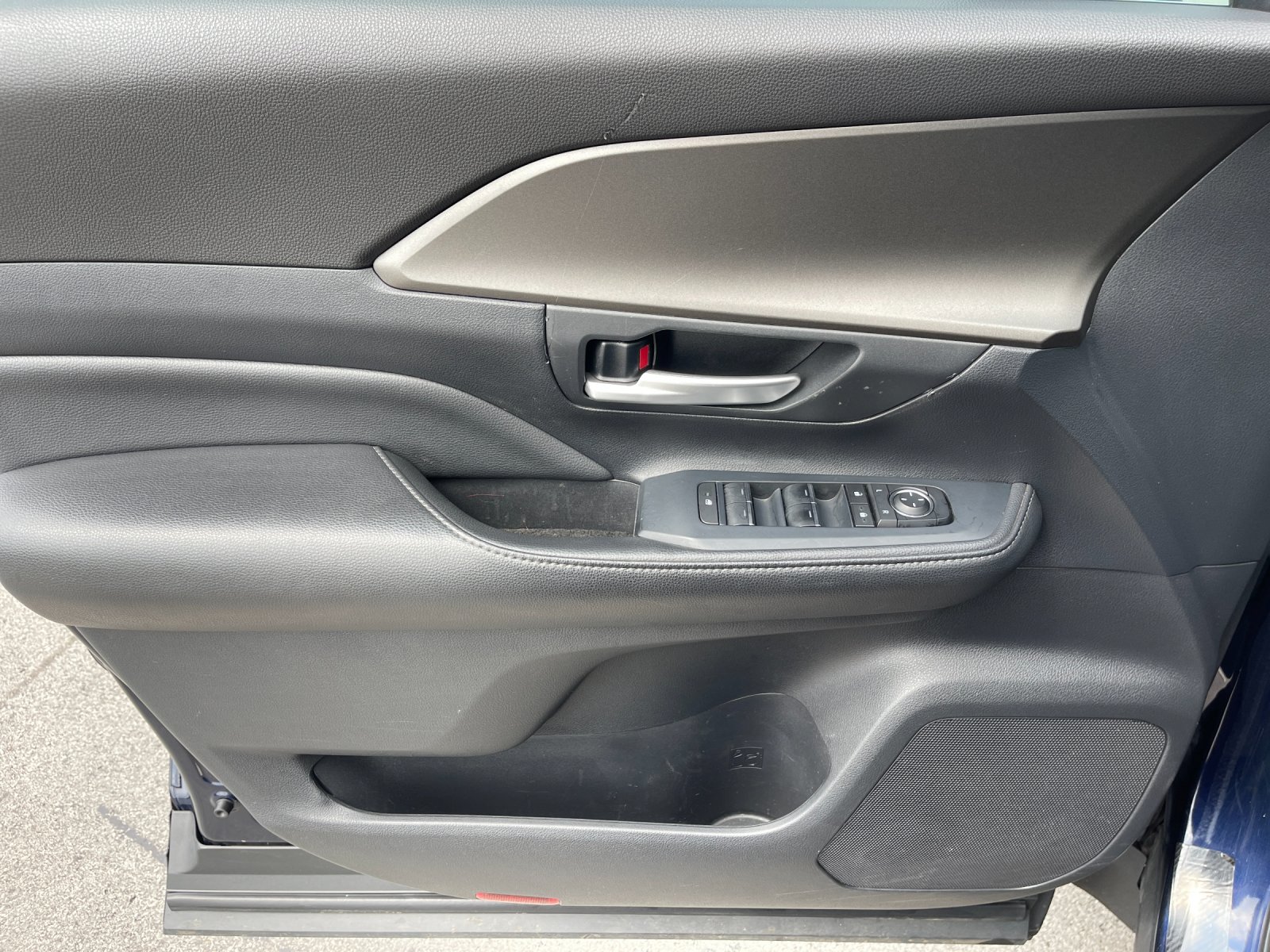 Used 2024  Toyota XLE image 12
