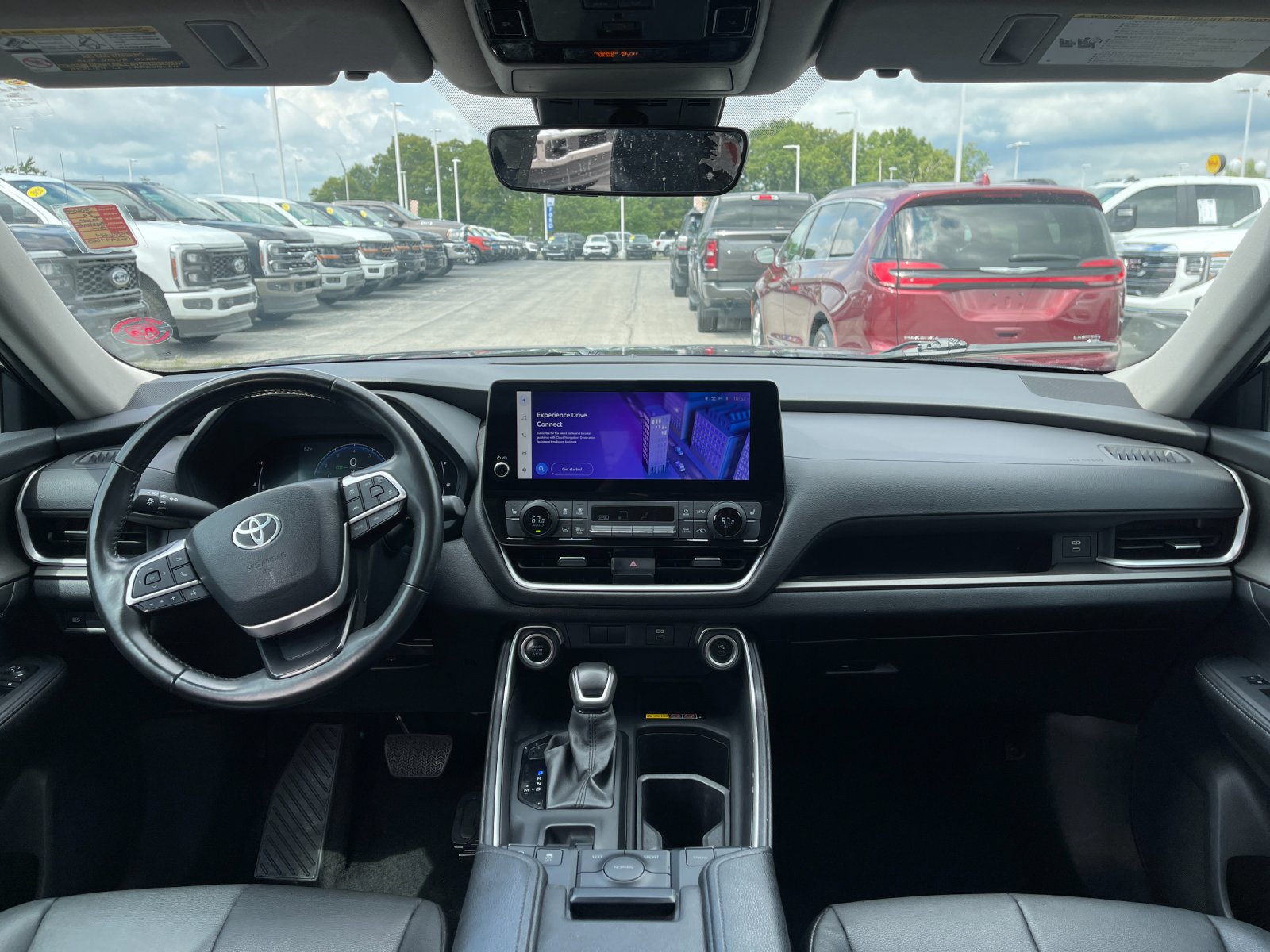 Used 2024  Toyota XLE image 15