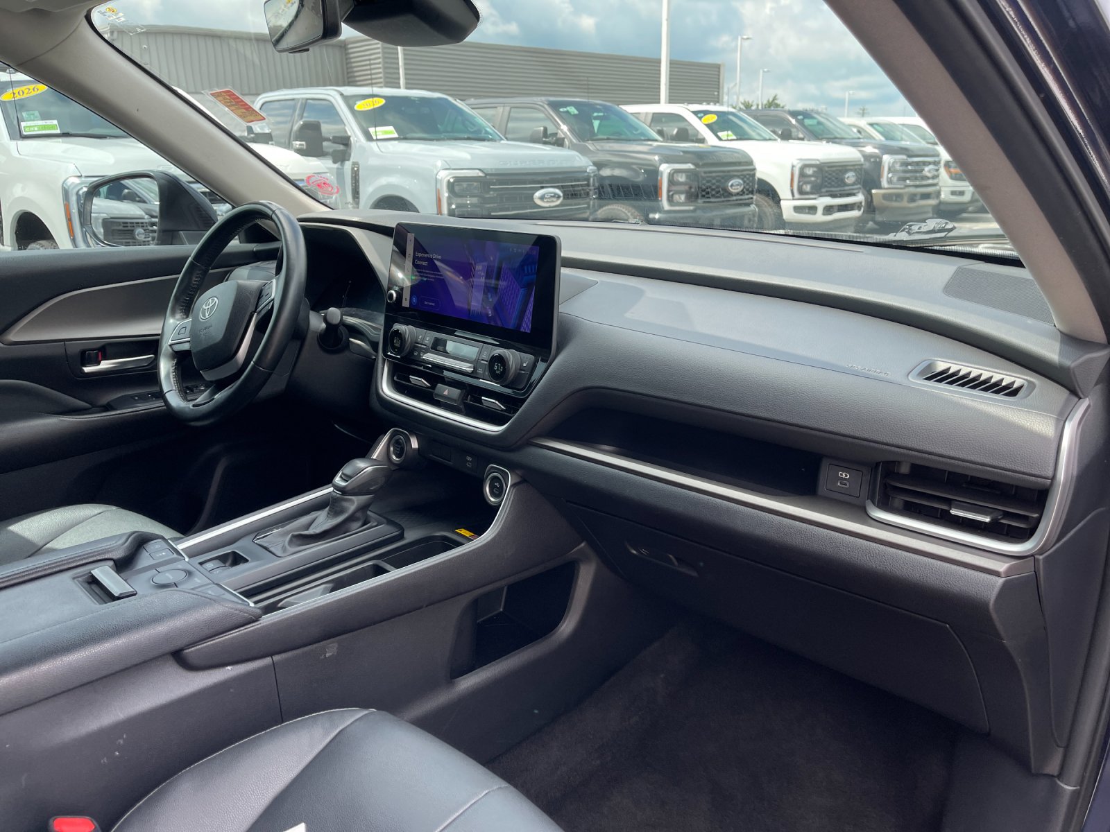 Used 2024  Toyota XLE image 19